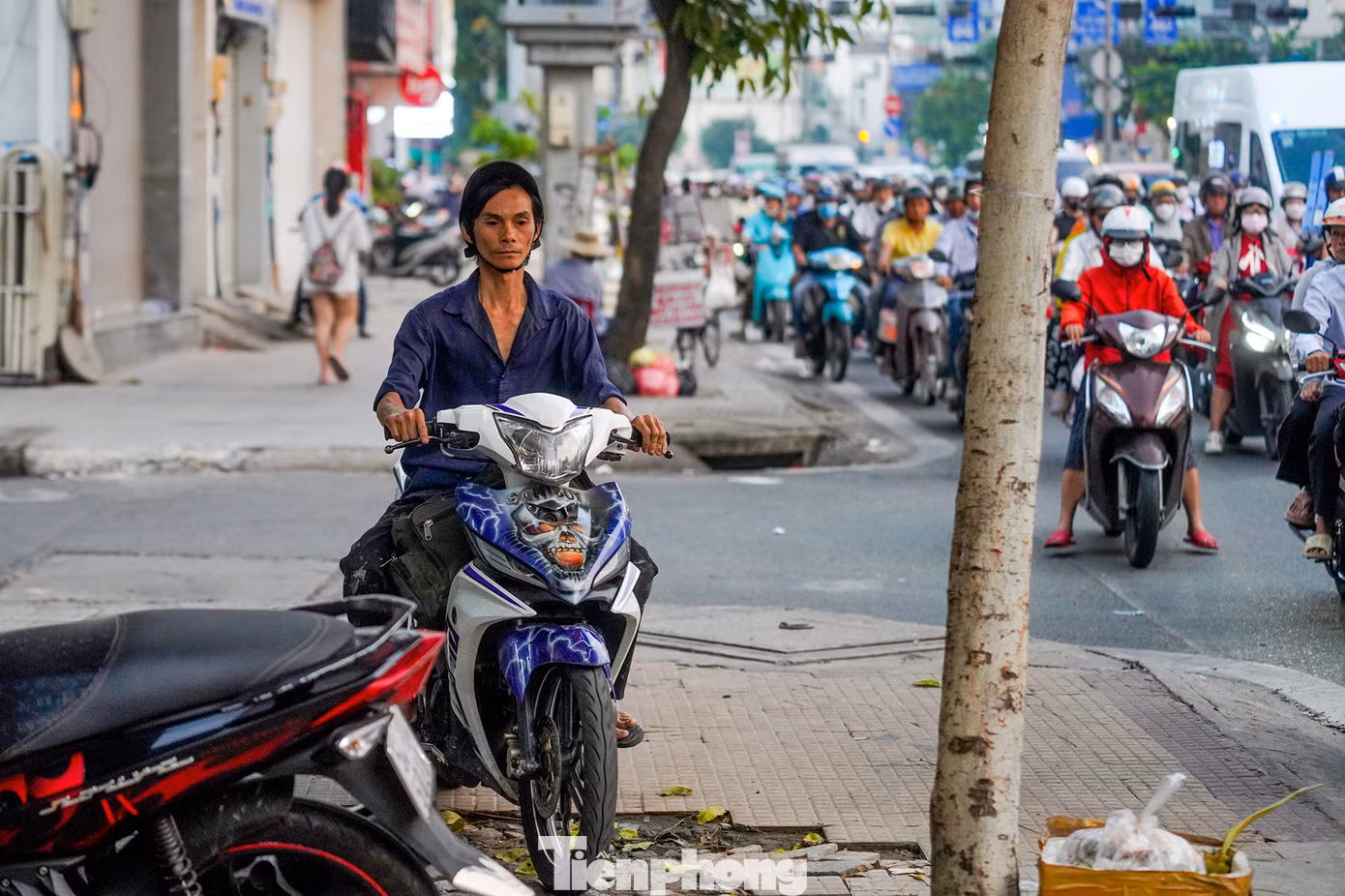 Hình ảnh ghi nhận trên đường Cộng Hoà (quận Tân Bình) chiều 6/1.