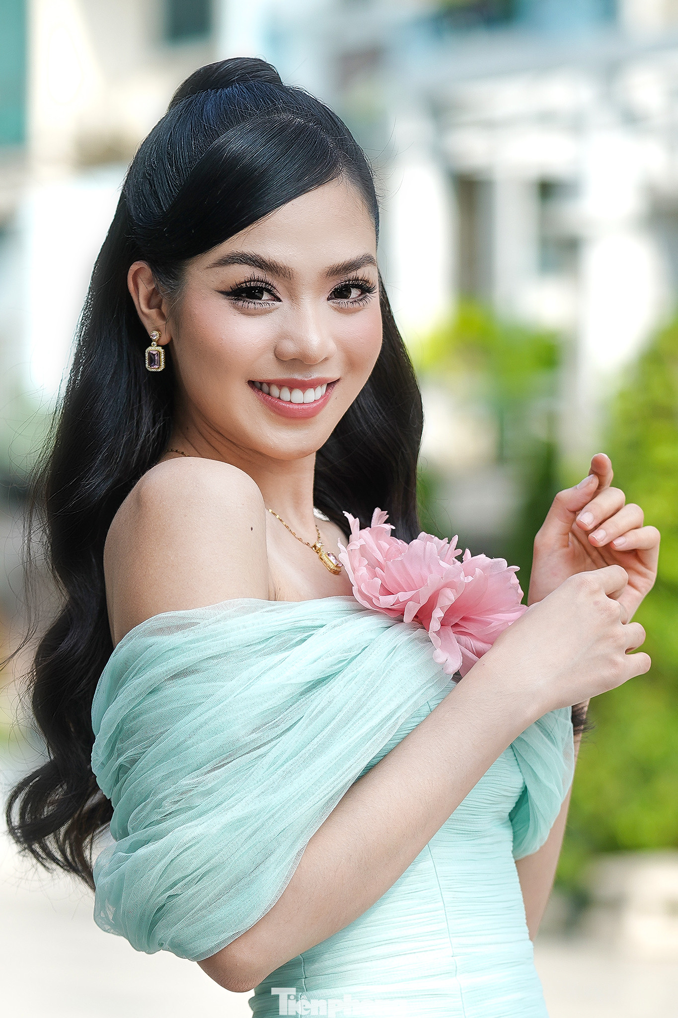 "Tôi phải chịu áp lực, hay có thể nói là chịu sức nặng từ chiếc vương miện. Ngoài là một hoa hậu đem tới nguồn cảm hứng cho cộng đồng, tôi phải đem lại được giá trị tốt đẹp cho xã hội. Nhất là khi tôi là một người con của miền Trung, mảnh đất chịu nhiều gian khó", Thanh Thủy nói.