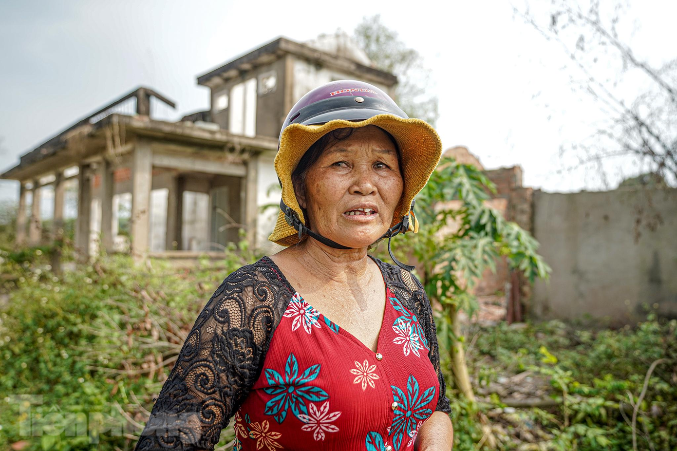 Bà Nguyễn Thị Ngon chua chát khi tìm về ngôi nhà người thân.
