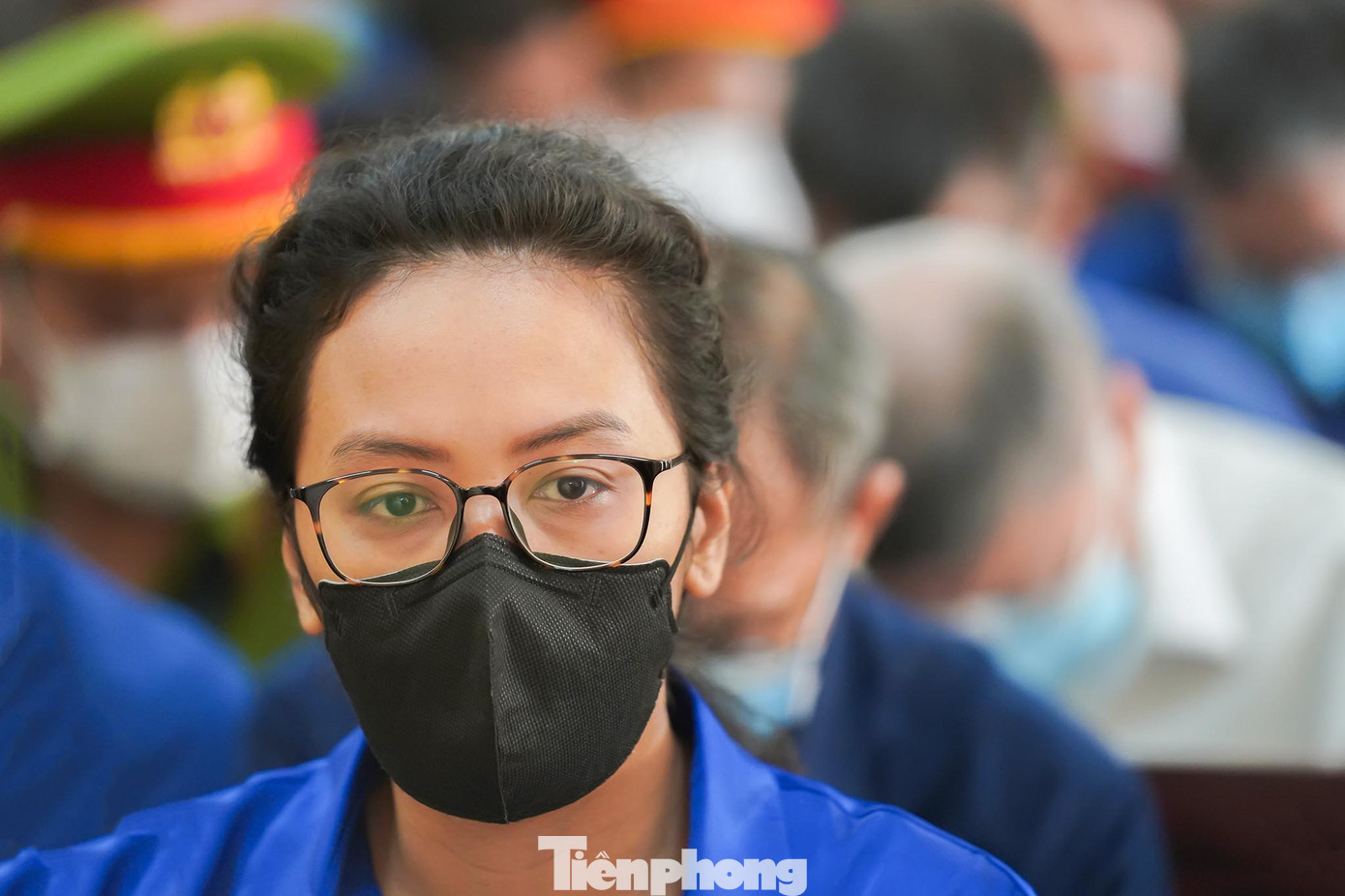 Bị cáo Trương Huệ Vân vẫn giữ sắc thái, tinh thần ổn định. Trong phiên xử hôm 7/3, bị cáo Trương Huệ Vân thừa nhận hành vi phạm tội như cáo trạng đã nêu và rơm rớm nước mắt khi khai báo về mối quan hệ với bà Trương Mỹ Lan. Bị cáo Trương Huệ Vân vẫn giữ sắc thái, tinh thần ổn định. Trong phiên xử hôm 7/3, bị cáo Trương Huệ Vân thừa nhận hành vi phạm tội như cáo trạng đã nêu và rơm rớm nước mắt khi khai báo về mối quan hệ với bà Trương Mỹ Lan.