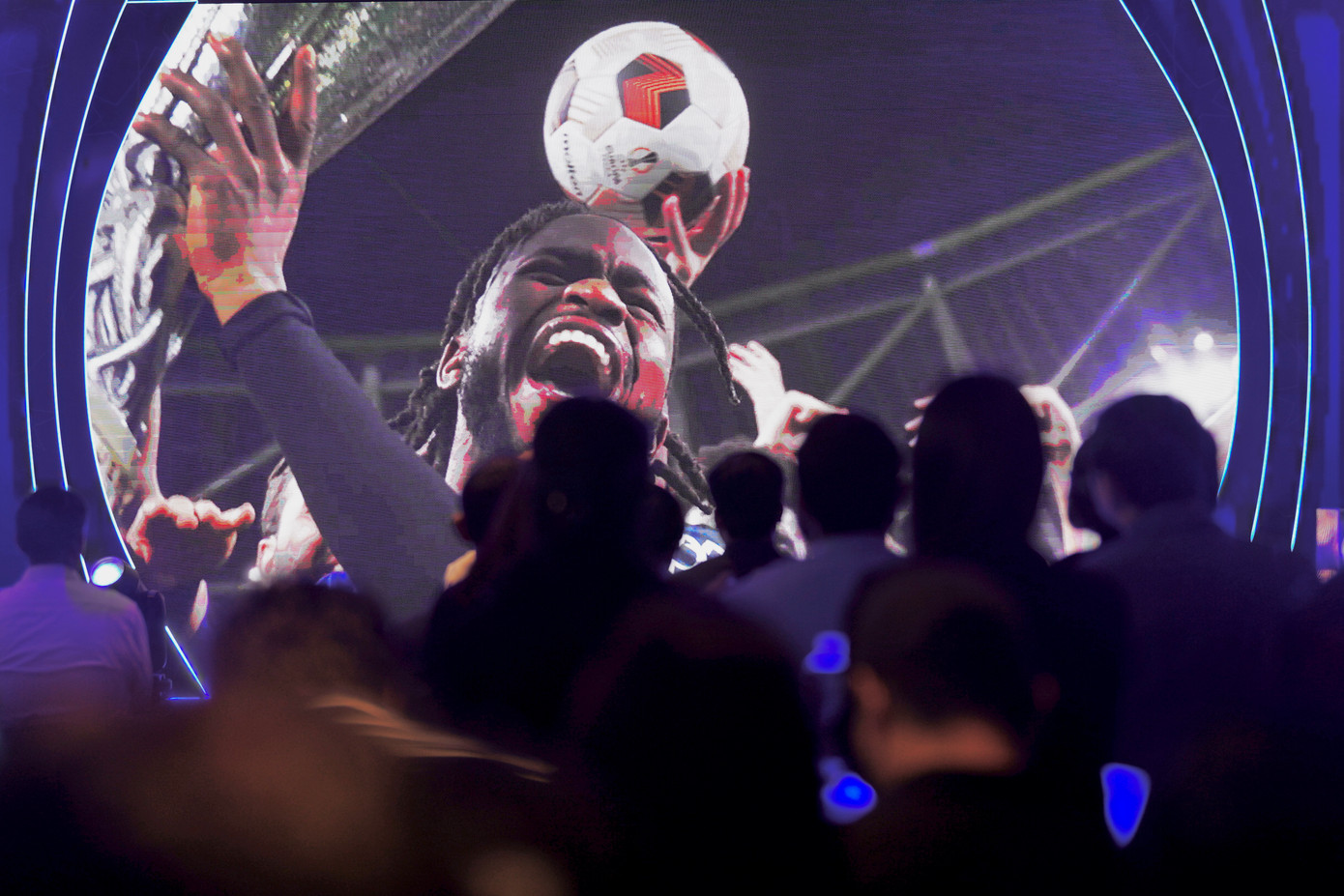 Tại đấu trường Champions League, khán giả sẽ được thưởng thức rất nhiều những trận đấu đỉnh cao giữa các đội bóng hàng đầu châu Âu như Real Madrid, Barcelona, Manchester City, Liverpool, AC Milan hay Bayern Munich. Tại đấu trường Champions League, khán giả sẽ được thưởng thức rất nhiều những trận đấu đỉnh cao giữa các đội bóng hàng đầu châu Âu như Real Madrid, Barcelona, Manchester City, Liverpool, AC Milan hay Bayern Munich.