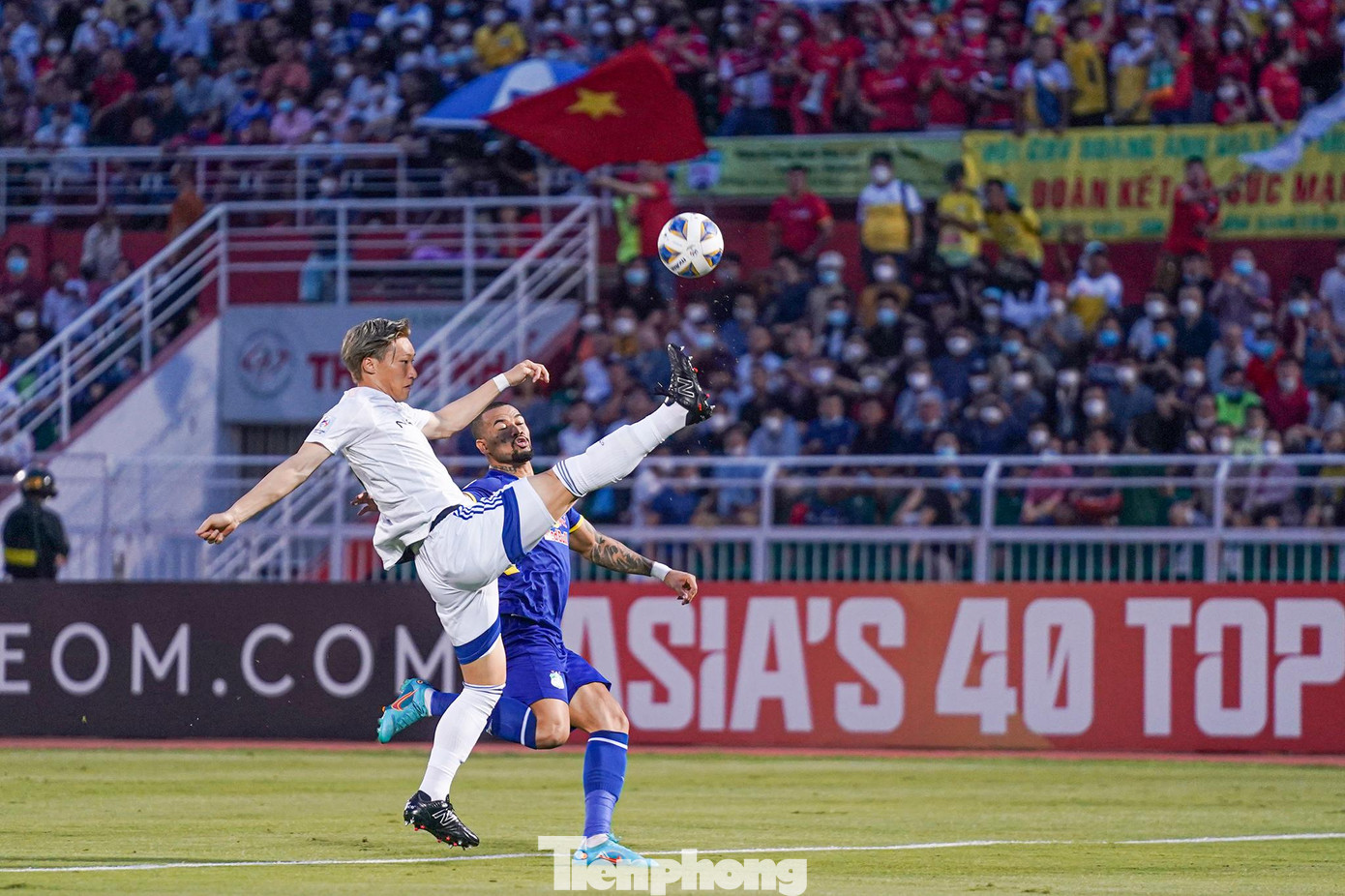 Rõ ràng, sức mạnh vượt trội của Yokohama so với HAGL là điều không cần phải bàn cãi quá nhiều. Có thể hình dung ra được đội bóng Nhật Bản sẽ cố gắng đẩy cao đội hình ngay những phút đầu trận và áp đặt lối chơi lên HAGL.