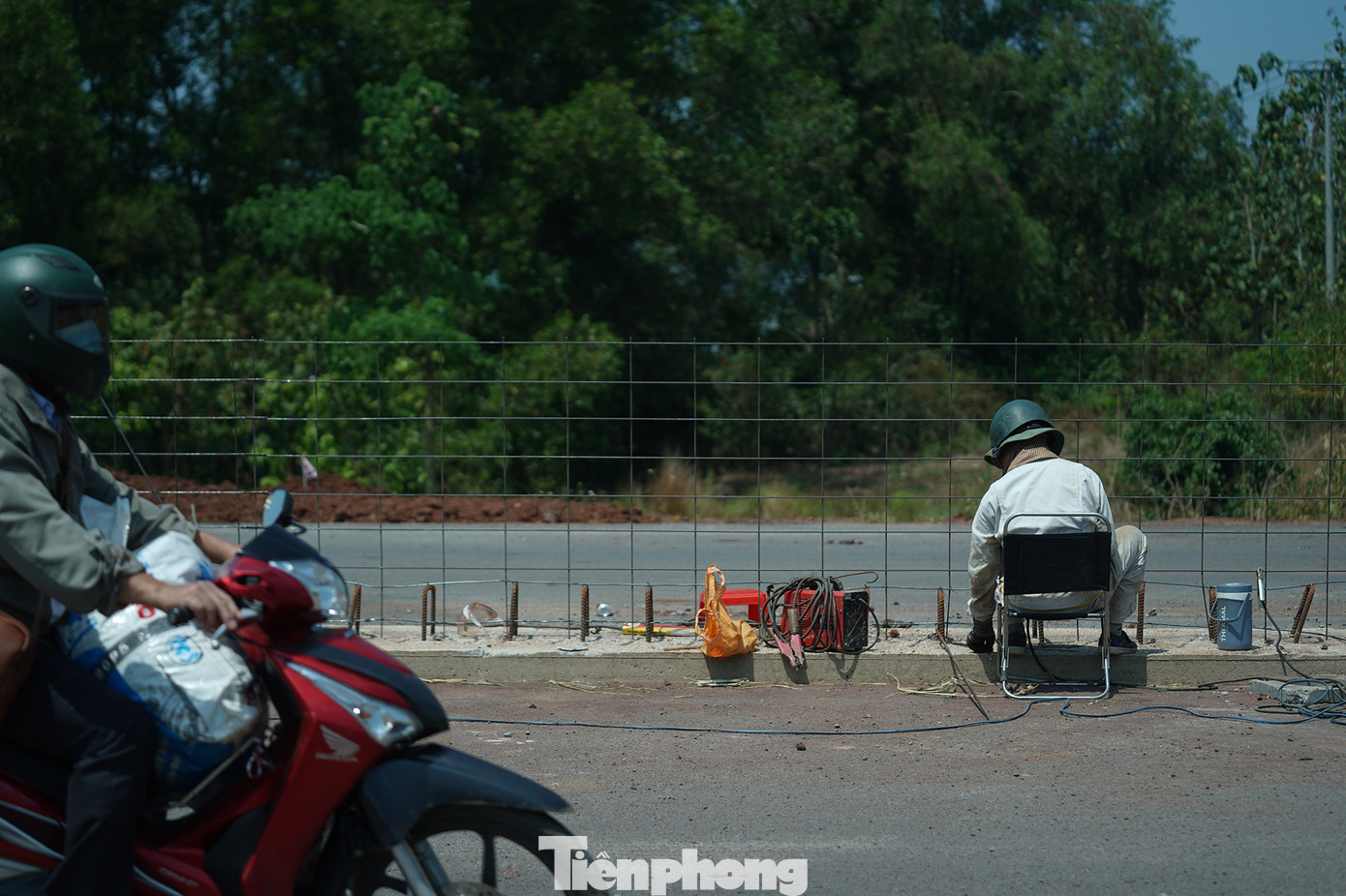 Cùng với đó, thực hiện ngay thủ tục giải ngân đối với các khối lượng đã đủ điều kiện thanh toán; lãnh đạo các nhà thầu phải đảm bảo dòng tiền cho công trường, không làm gián đoạn việc thi công.