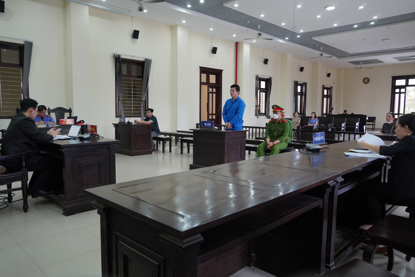 Phía gia đình bị cáo cũng có lời xin giảm nhẹ tội cho Sơn. (Ảnh: HN)