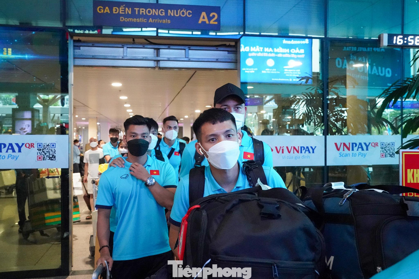 Đỗ Hùng Dũng, trụ cột của đội tuyển U23 vừa vô địch SEA games 31 cũng hội quân cùng đồng đội. Đỗ Hùng Dũng, trụ cột của đội tuyển U23 vừa vô địch SEA games 31 cũng hội quân cùng đồng đội.