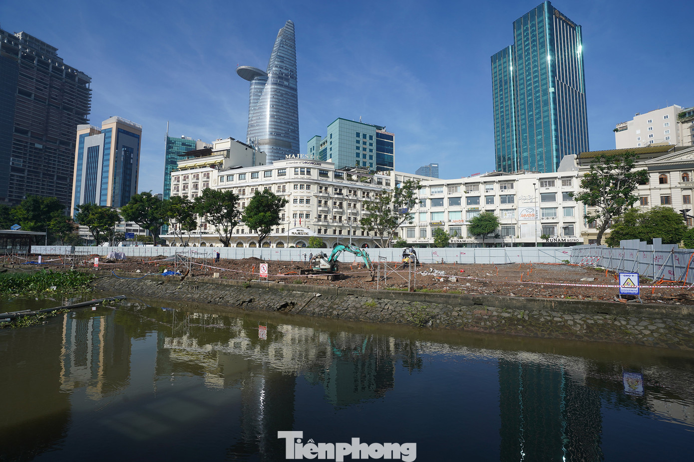 Bến Bạch Đằng đoạn phía trước khách sạn Majestic trong thời gian đang thi công, cách đây hơn năm.