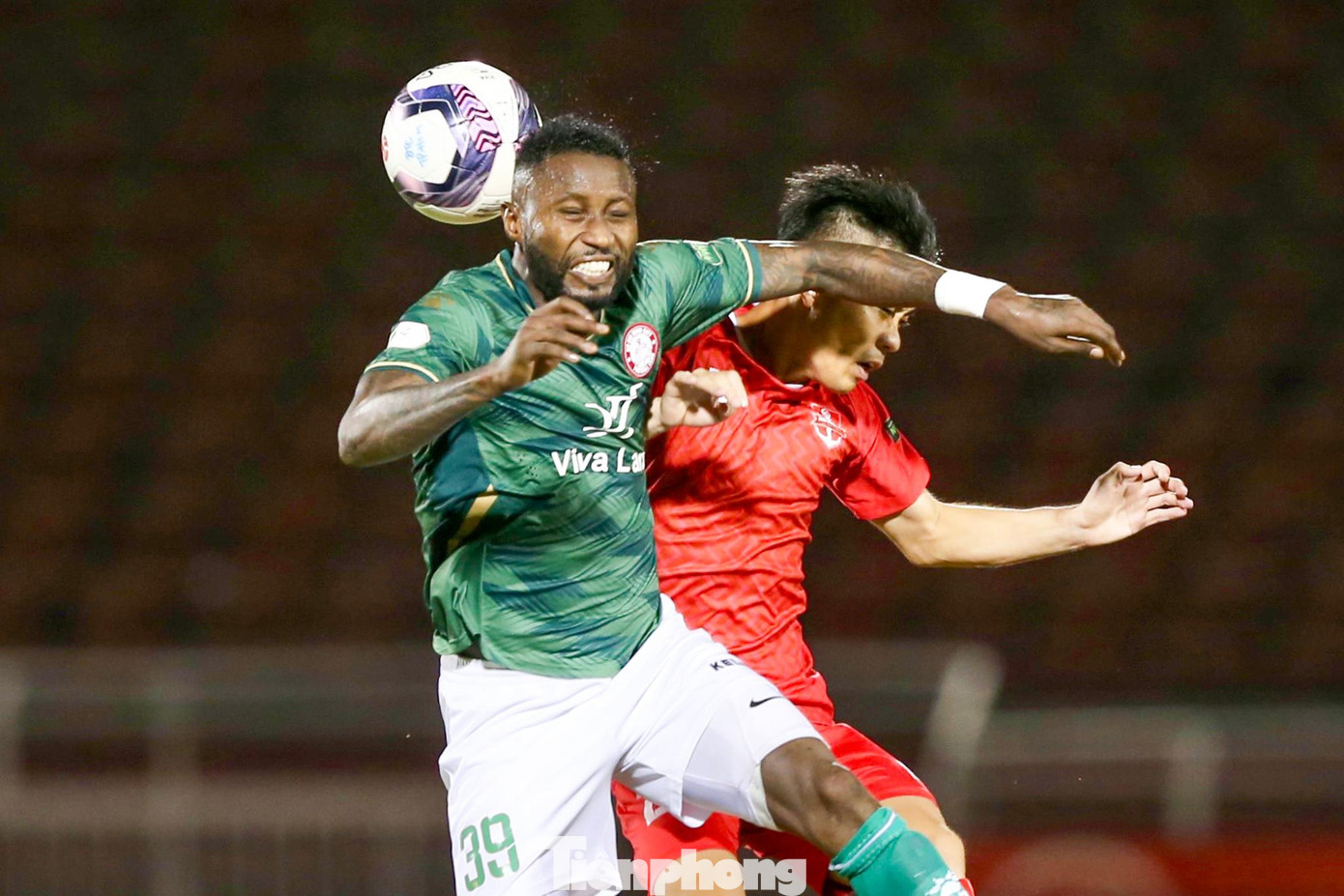 TPHCM ra sân với Thanh thắng (thủ môn), Brendon, Đình Khương, Tùng Quốc, Văn Đức, Ngọc Tỉnh, Văn Kiên, Hoàng Vũ Samson, Hoàng Thịnh, Bygrave, Daniel Green. TPHCM ra sân với Thanh thắng (thủ môn), Brendon, Đình Khương, Tùng Quốc, Văn Đức, Ngọc Tỉnh, Văn Kiên, Hoàng Vũ Samson, Hoàng Thịnh, Bygrave, Daniel Green.