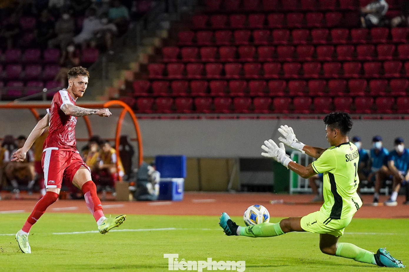 Nếu may mắn hơn, Geovane (số 94) đã có thể biến trận đấu thành một ván tennis ở phút bù giờ cuối cùng. Nếu may mắn hơn, Geovane (số 94) đã có thể biến trận đấu thành một ván tennis ở phút bù giờ cuối cùng.