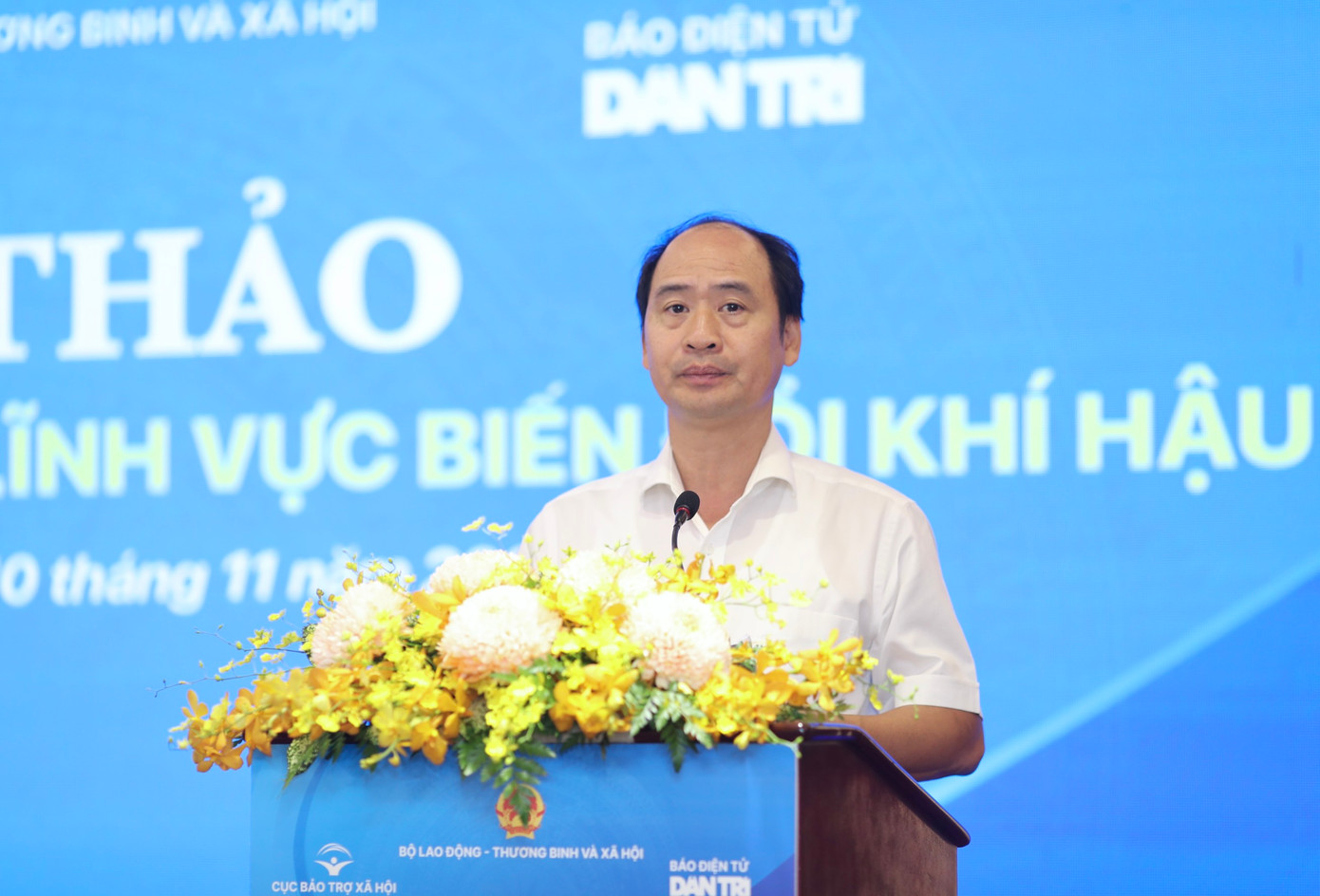 Ông Nguyễn Văn Hồi, Thứ trưởng Bộ LĐ-TB&amp;XH, phát biểu khai mạc hội thảo