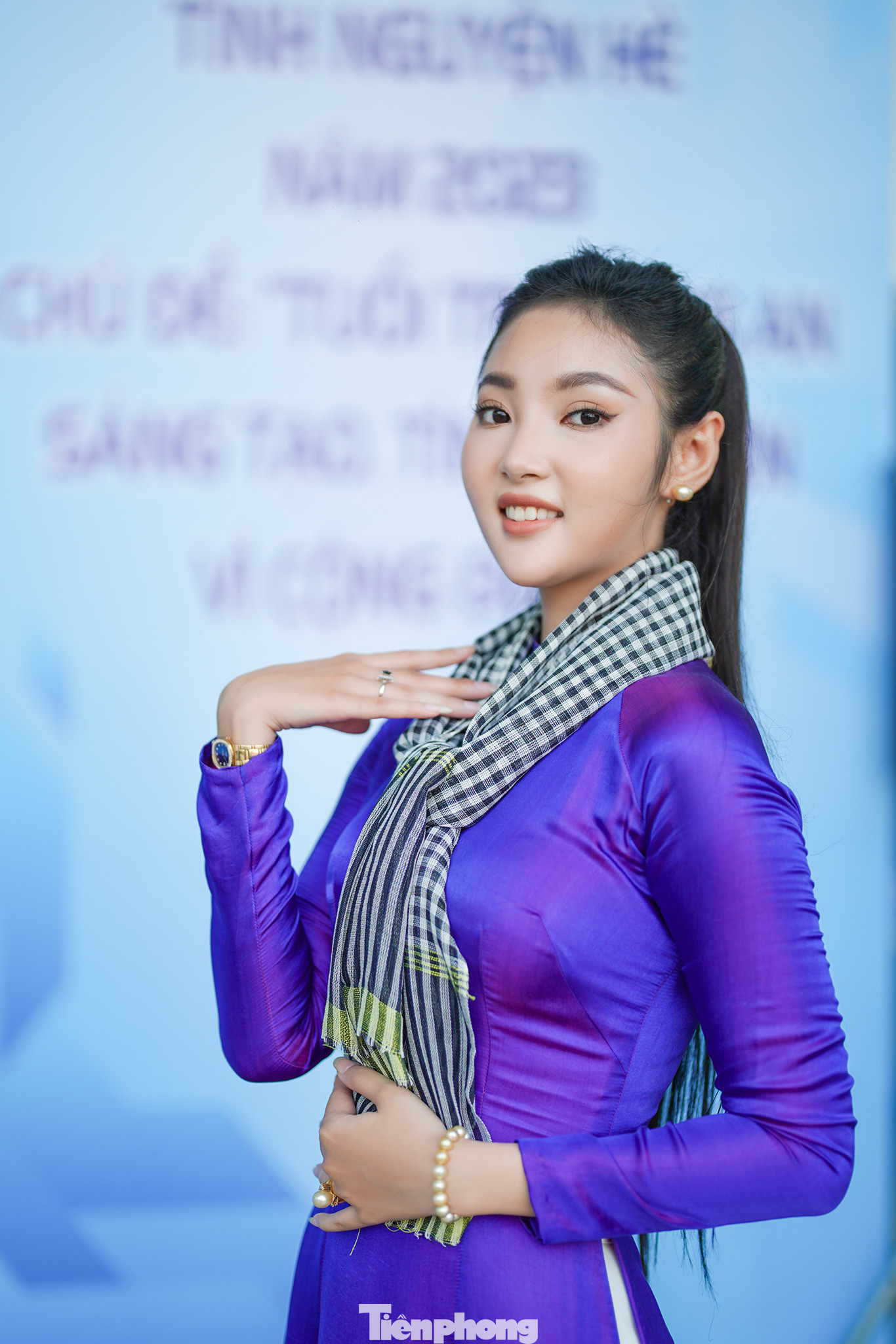 "Là cô gái vừa bước qua tuổi 20, tôi đặc biệt quan tâm đến tinh thần “Làm hết việc, không làm hết giờ”; thi đua đóng góp các ý tưởng, sáng kiến, giải pháp cải tiến quy trình; nâng cao hiệu quả công tác tham mưu và tổ chức thực hiện công việc, tăng năng suất lao động; tăng cường ứng dụng chuyển đổi số... Bản thân tôi sẽ cố gắng để góp chút sức vào thành tích với vai trò là đại sứ", Kim Thoa chia sẻ. "Là cô gái vừa bước qua tuổi 20, tôi đặc biệt quan tâm đến tinh thần “Làm hết việc, không làm hết giờ”; thi đua đóng góp các ý tưởng, sáng kiến, giải pháp cải tiến quy trình; nâng cao hiệu quả công tác tham mưu và tổ chức thực hiện công việc, tăng năng suất lao động; tăng cường ứng dụng chuyển đổi số... Bản thân tôi sẽ cố gắng để góp chút sức vào thành tích với vai trò là đại sứ", Kim Thoa chia sẻ.