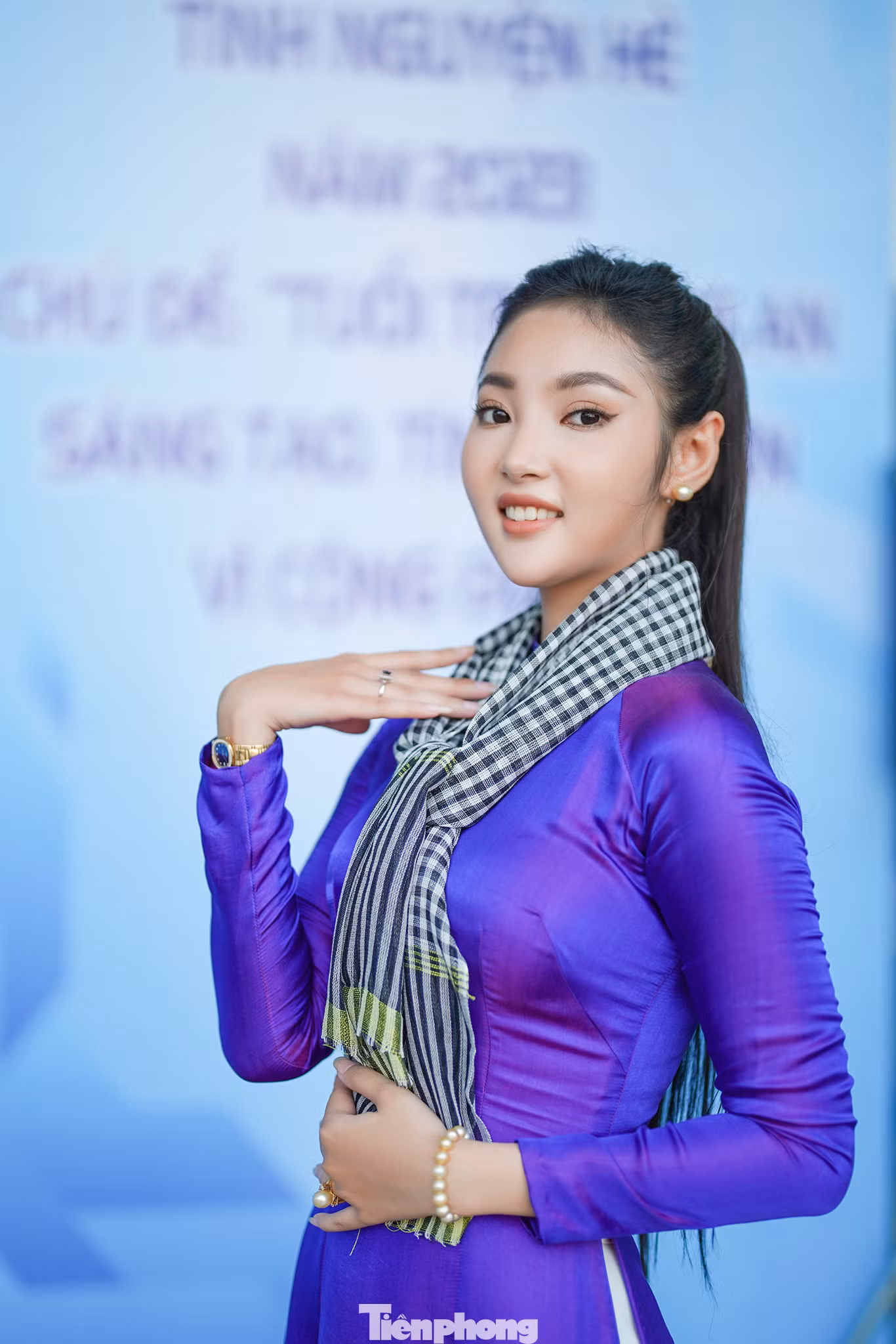 "Là cô gái vừa bước qua tuổi 20, tôi đặc biệt quan tâm đến tinh thần “Làm hết việc, không làm hết giờ”; thi đua đóng góp các ý tưởng, sáng kiến, giải pháp cải tiến quy trình; nâng cao hiệu quả công tác tham mưu và tổ chức thực hiện công việc, tăng năng suất lao động; tăng cường ứng dụng chuyển đổi số... Bản thân tôi sẽ cố gắng để góp chút sức vào thành tích với vai trò là đại sứ", Kim Thoa chia sẻ. "Là cô gái vừa bước qua tuổi 20, tôi đặc biệt quan tâm đến tinh thần “Làm hết việc, không làm hết giờ”; thi đua đóng góp các ý tưởng, sáng kiến, giải pháp cải tiến quy trình; nâng cao hiệu quả công tác tham mưu và tổ chức thực hiện công việc, tăng năng suất lao động; tăng cường ứng dụng chuyển đổi số... Bản thân tôi sẽ cố gắng để góp chút sức vào thành tích với vai trò là đại sứ", Kim Thoa chia sẻ.