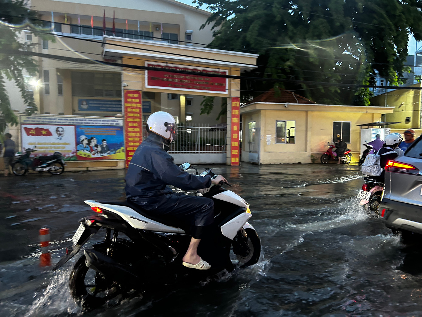 Trong 24-48 giờ tới, khu vực Nam bộ (bao gồm TPHCM) sẽ có mưa vừa, mưa to, cục bộ có mưa rất to. Ảnh minh họa: Phạm Nguyễn Trong 24-48 giờ tới, khu vực Nam bộ (bao gồm TPHCM) sẽ có mưa vừa, mưa to, cục bộ có mưa rất to. Ảnh minh họa: Phạm Nguyễn