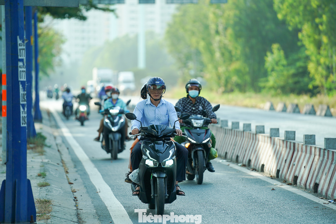 Theo đó, nội dung báo cáo tương tự các báo cáo đánh giá trước đó, chưa đề xuất các giải pháp quyết liệt, các cam kết, chế tài đối với nhà thầu thi công để đảm bảo hoàn thành thi công các hạng mục còn lại vào tháng 8/2023. Đồng thời ghi nhận thực tế hiện trường, nhà thầu thi công vẫn chưa có động thái huy động máy móc, thiết bị để tiếp tục triển khai thi công.