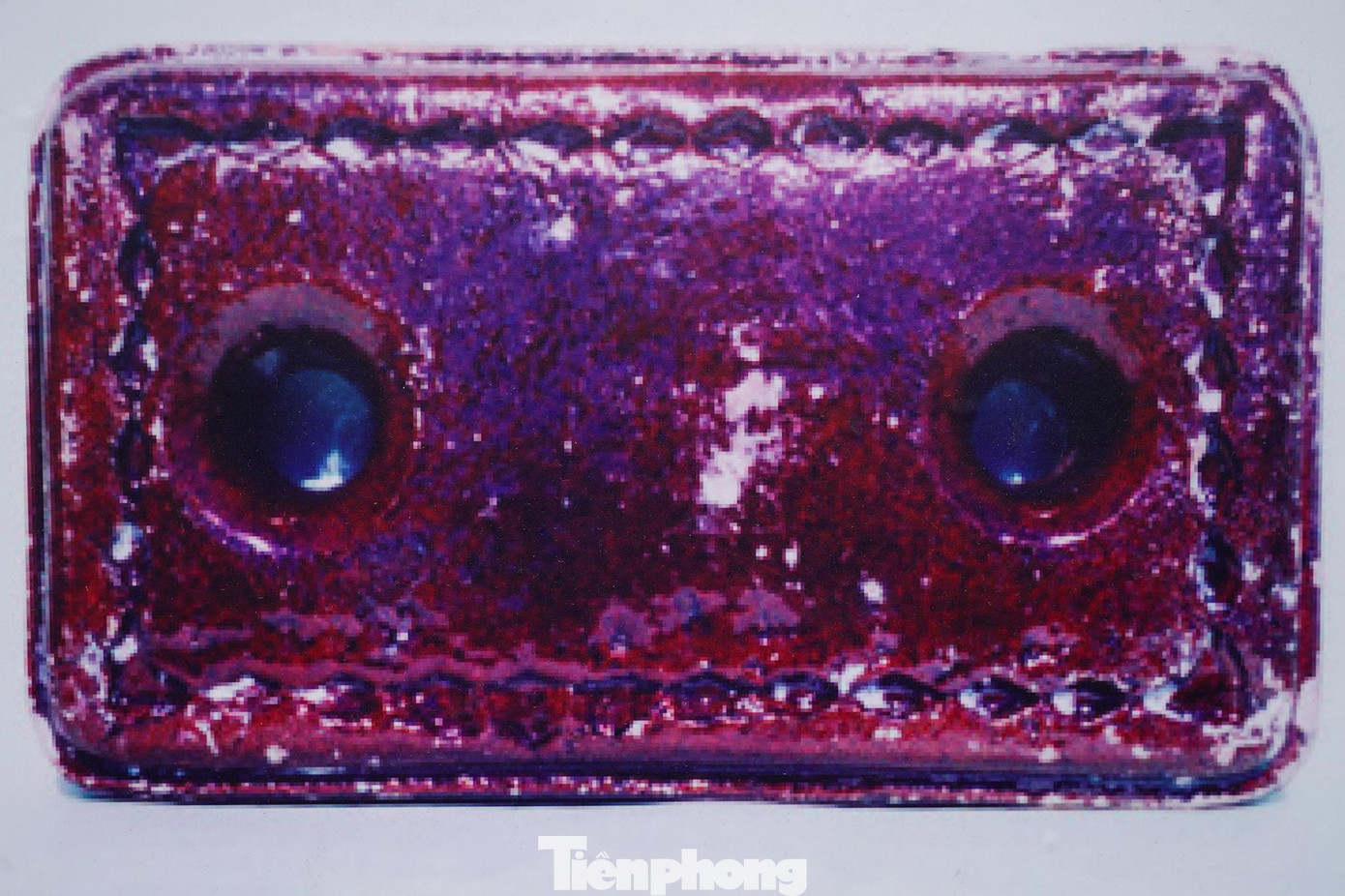 Viên gạch Bác dùng để sưởi ấm trong những ngày đông tại ngõ 9, phố Compoint, quận 17, Paris, Pháp. Đây là hình ảnh khiến nhiều du khách xúc động nhất trước ý chí quyết tâm đi tìm đường cứu nước của Bác. Viên gạch Bác dùng để sưởi ấm trong những ngày đông tại ngõ 9, phố Compoint, quận 17, Paris, Pháp. Đây là hình ảnh khiến nhiều du khách xúc động nhất trước ý chí quyết tâm đi tìm đường cứu nước của Bác.