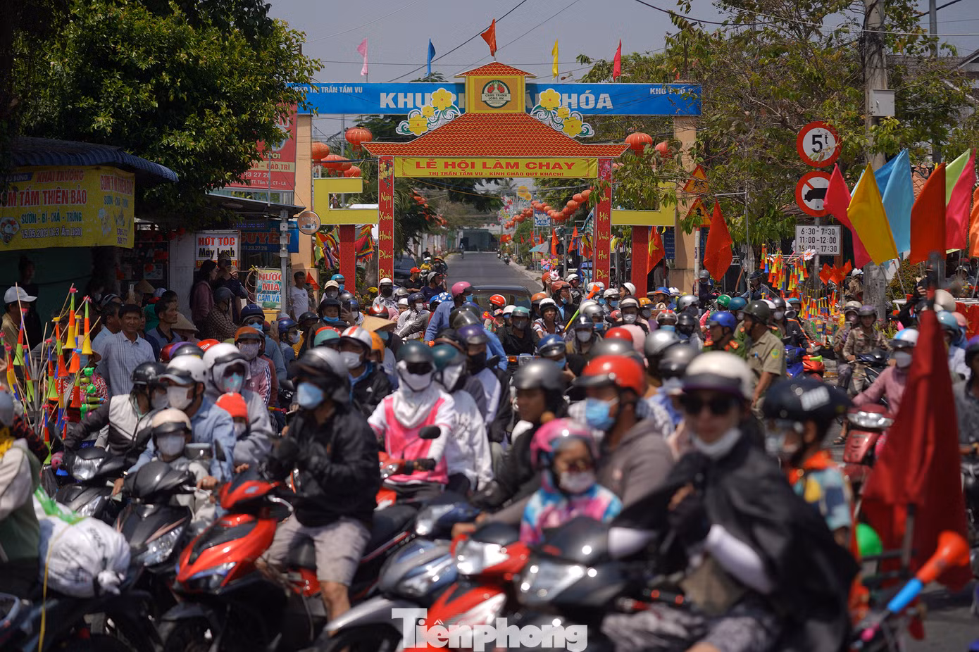 Lễ làm chay với không gian kéo dài từ đình Tân Xuân đến chùa Linh Phước, chùa Ông, miễu Điền, miếu Âm Nhơn, Thánh Thất Phương Quế Ngọc Đài, sông Tầm Vu... Để chuẩn bị cho lễ hội, Ban Quản trị đình Tân Xuân thành lập các tiểu ban, triển khai các công việc, như: dựng giàn Ông Tiêu, làm Long Đình - Tứ Châu, dựng giàn thầy, dựng đài liệt sĩ, làm ghe phóng đăng, làm hình Ông Tiêu.