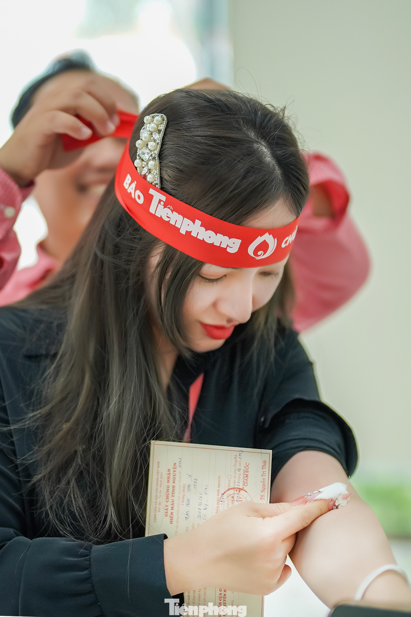 Bạn Trần Ngọc Thảo Lê (ngụ quận Gò Vấp, nhân viên văn phòng) hăng hái tham gia hiến máu tình nguyện. &quot;Em cũng không nhớ hiến máu bao nhiêu lần rồi, cứ thấy có chương trình là em xin đăng ký&quot;, Lê chia sẻ.