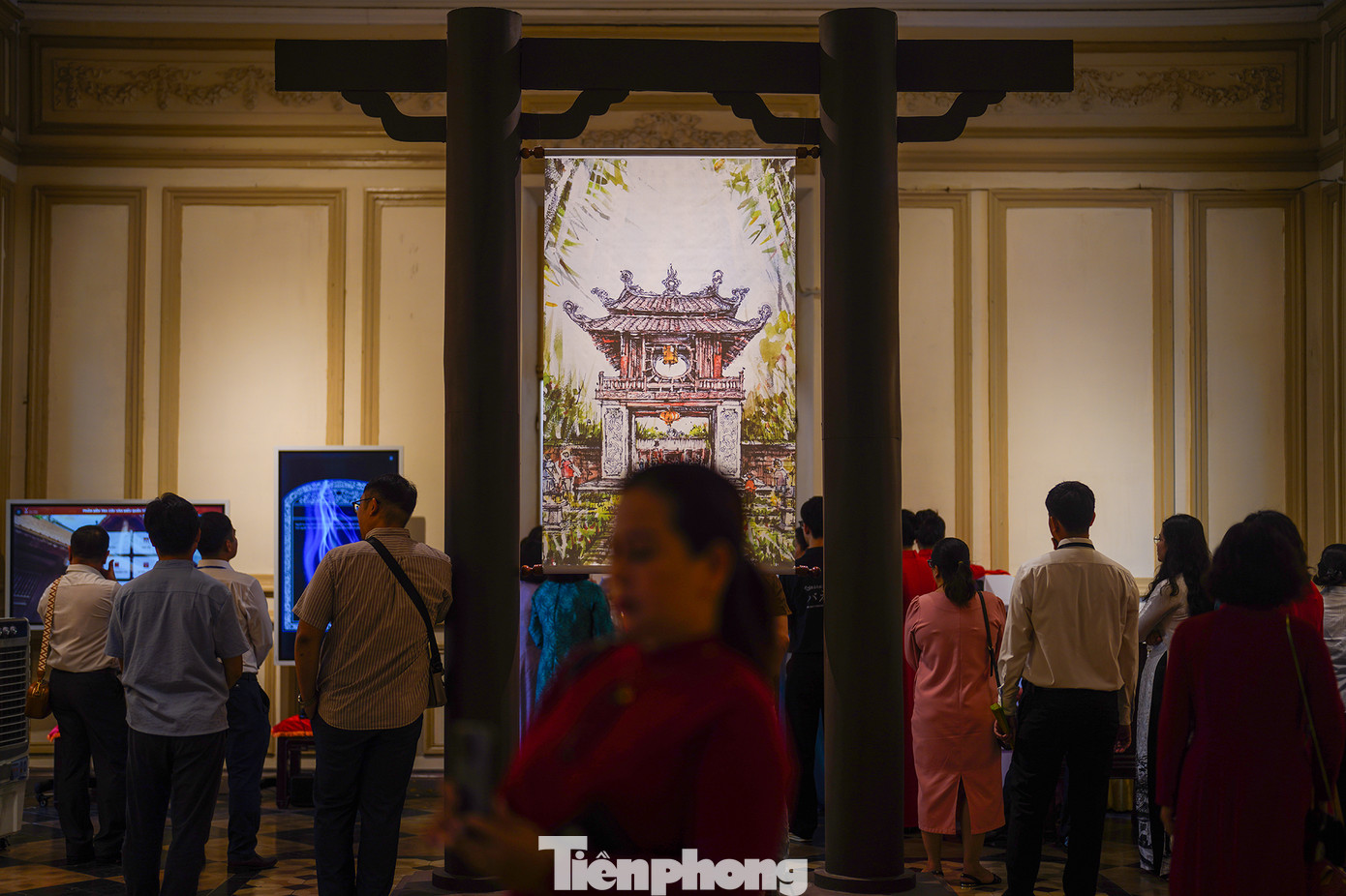 Văn Miếu - Quốc Tử Giám là điểm du lịch văn hóa có sức hút kỳ lạ với du khách, có những đóng góp mạnh mẽ vào sự phát triển về mọi mặt của thủ đô cũng như của cả nước. Từ năm 1962, di tích đã được Bộ Văn hóa xếp hạng quốc gia và đến nay là Di tích Quốc gia đặc biệt, 82 tấm bia được Unessco vinh danh là di sản tư liệu thế giới.