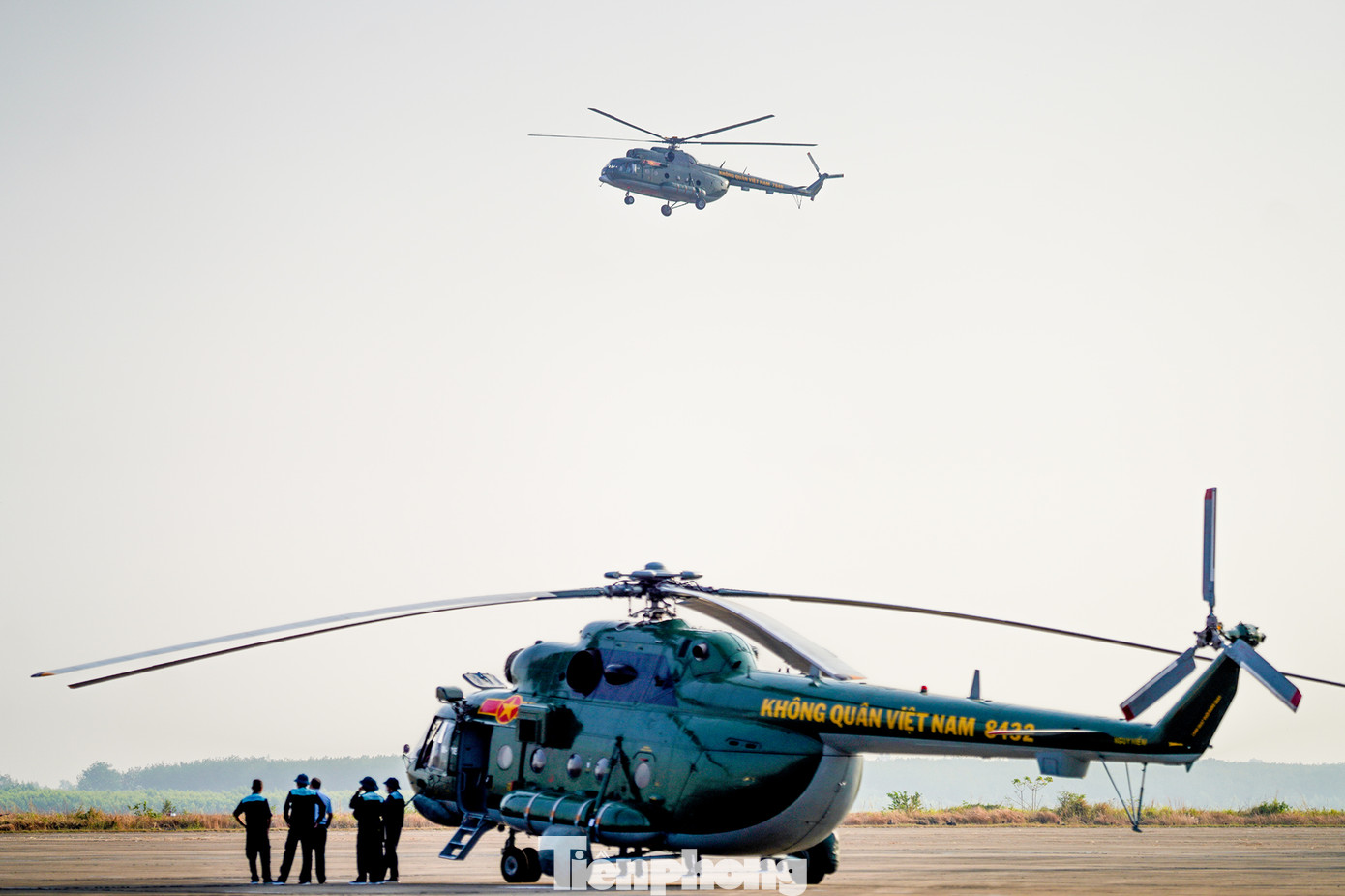 Trên không, mặt đất phối hợp nhịp nhàng.