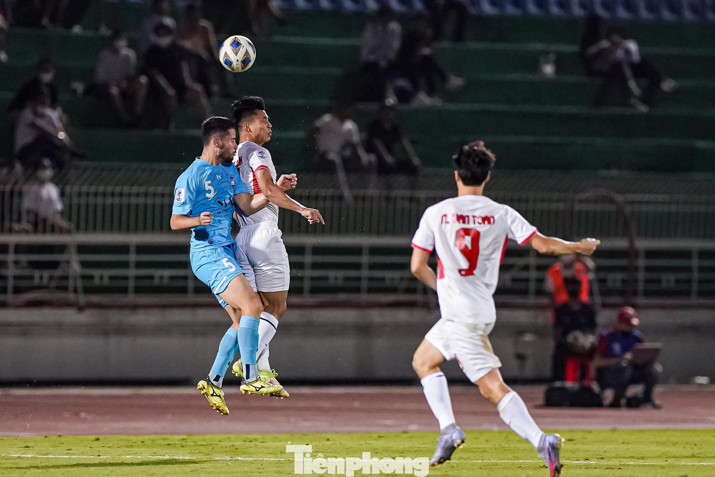 Thế trận phòng ngự vững chắc đã giúp cho HAGL tạo bệ phóng tốt trong tấn công.