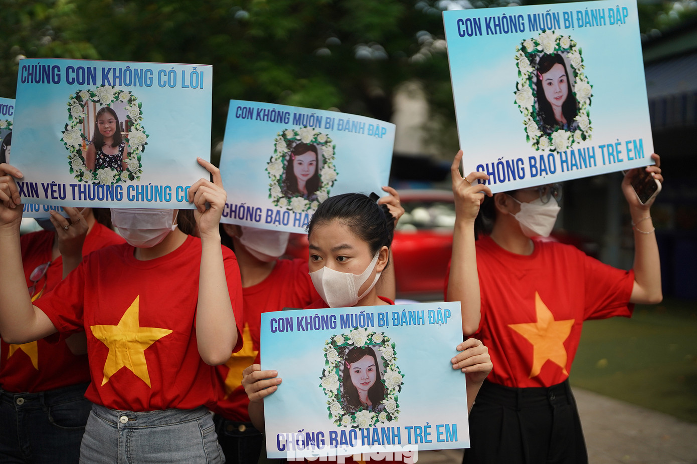 Từ 14h51 đến 18h6 ngày 22/12/2021, Trang dùng tay, chân và cây gỗ, đánh đập, đạp mạnh liên tục một cách dã man vào các vùng trọng yếu trên cơ thể của cháu Vân An, khiến bé tử vong trước khi vào bệnh viện. Chi tiết này được dân quan tâm và rất bức xúc.