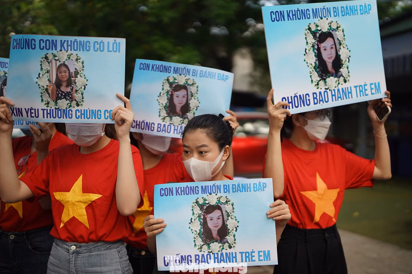Từ 14h51 đến 18h6 ngày 22/12/2021, Trang dùng tay, chân và cây gỗ, đánh đập, đạp mạnh liên tục một cách dã man vào các vùng trọng yếu trên cơ thể của cháu Vân An, khiến bé tử vong trước khi vào bệnh viện. Chi tiết này được dân quan tâm và rất bức xúc.