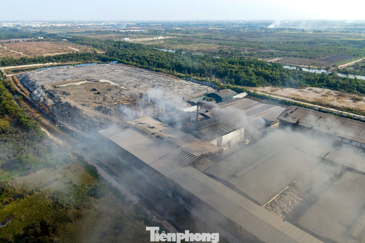 Một góc khu xử lý chất thải rắn Củ Chi. Năm 2023 Bộ TN&MT đã tổ chức kiểm tra và ra quyết định xử phạt vi phạm hành chính về bảo vệ môi trường với 2 công ty trên. Một góc khu xử lý chất thải rắn Củ Chi. Năm 2023 Bộ TN&MT đã tổ chức kiểm tra và ra quyết định xử phạt vi phạm hành chính về bảo vệ môi trường với 2 công ty trên.