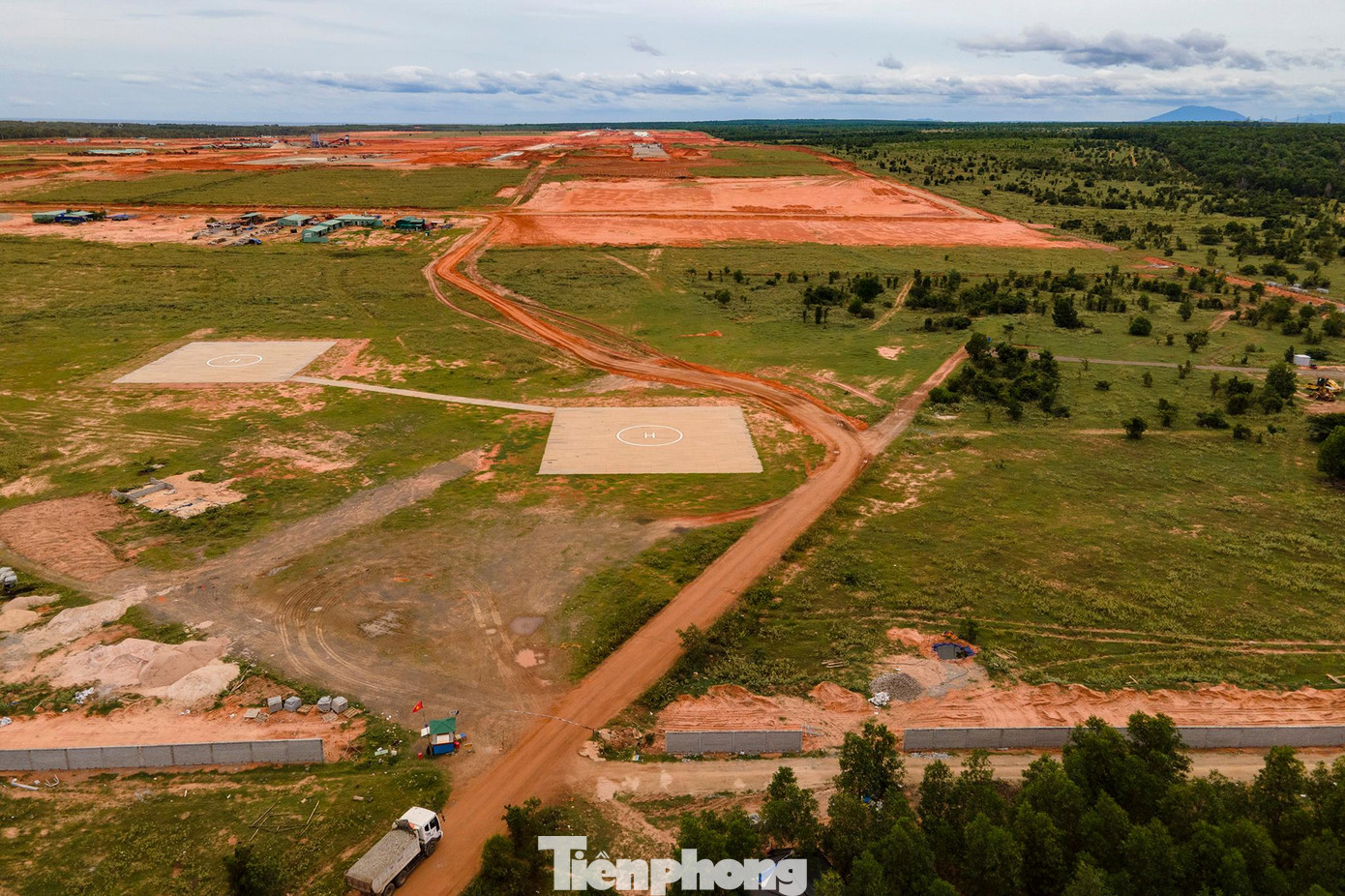 Sân bay Phan Thiết tọa lạc tại xã Thiện Nghiệp (TP. Phan Thiết, tỉnh Bình Thuận).