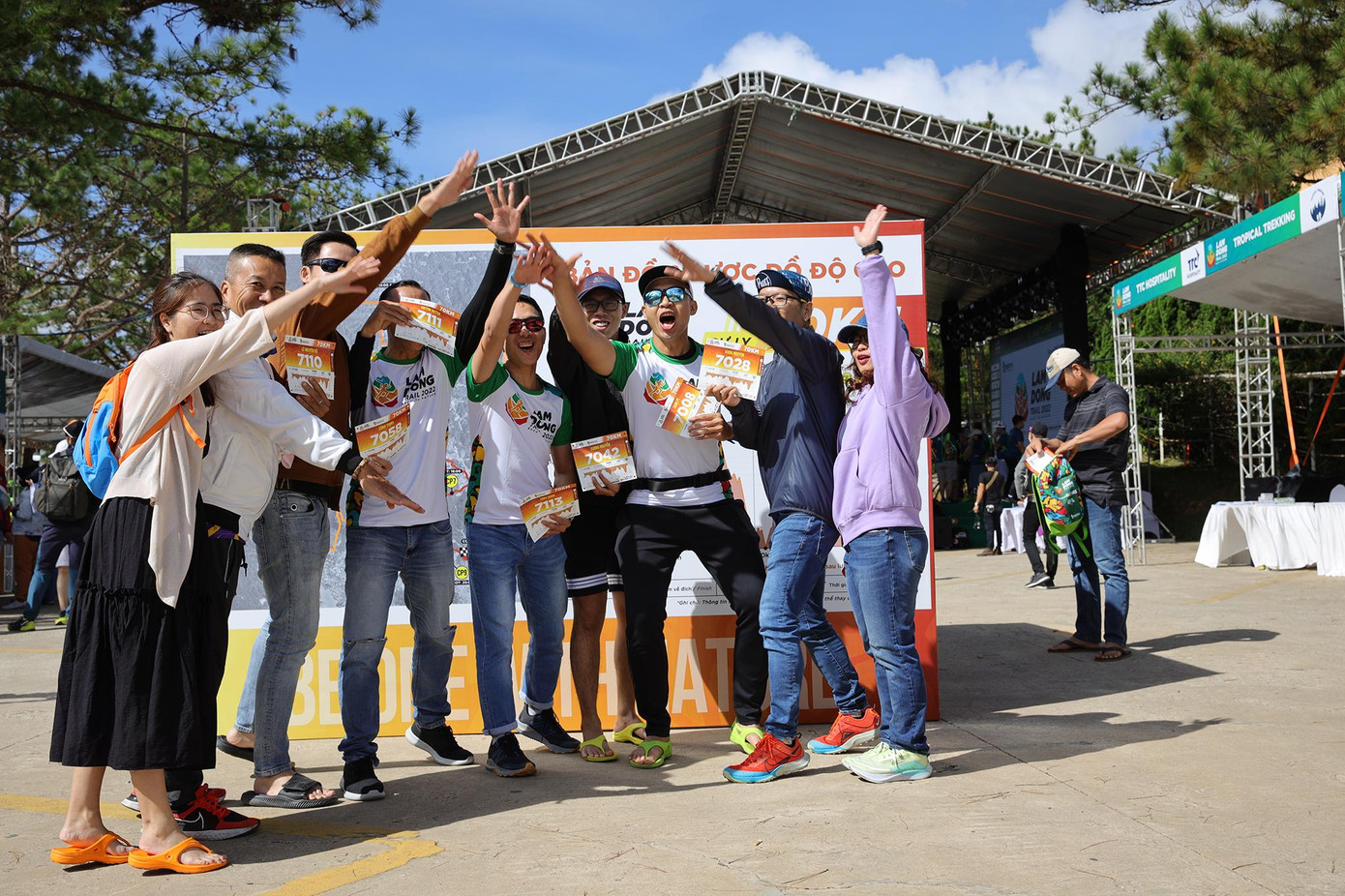 Ở cự ly đường trường 45km và 70 km, thu hút sự tham gia của nhiều chân chạy “khét tiếng: Đỗ Trọng Nhơn - runner nổi tiếng trong làng chạy trail, hoàn thành thử thách &quot;Run 100&quot; trong 9 tiếng 02 giây; Tiểu Đường - nhà vô địch giải chạy VietNam Mountain Marathon 2022; Nhớ Hoài - vô địch Việt Nam Trail Marathon 2022; Bùi Văn Đà - vô địch cự ly 42km giải chạy Marathon Quốc tế Đà Nẵng 2022; Hà Thị Hậu – nhà vô địch của giải chạy Vietnam Mountain Marathon 2022; Quang Trần – nhà vô địch giải chạy địa hình 160km tại Sapa, ca sĩ Đức Tuấn – người được mệnh danh là “ca sĩ chạy khỏe nhất Việt Nam”...