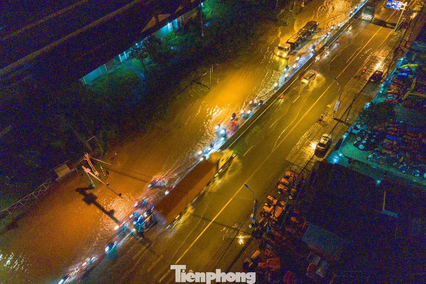 Thời điểm này trời mưa vẫn rất nặng hạt. Thời điểm này trời mưa vẫn rất nặng hạt.