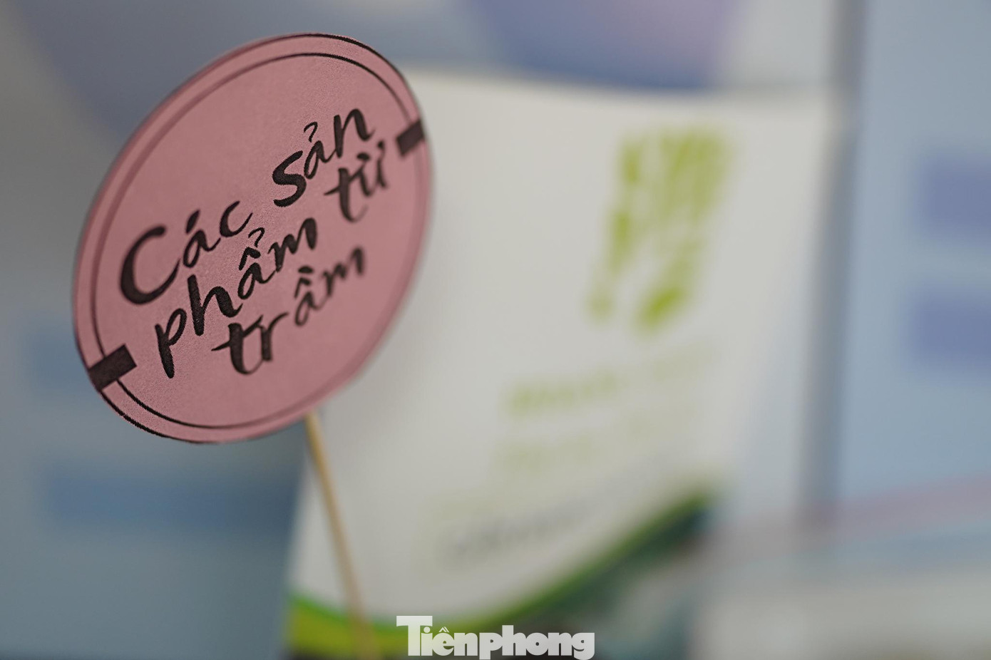 Có cả sản phẩm từ trầm hương.