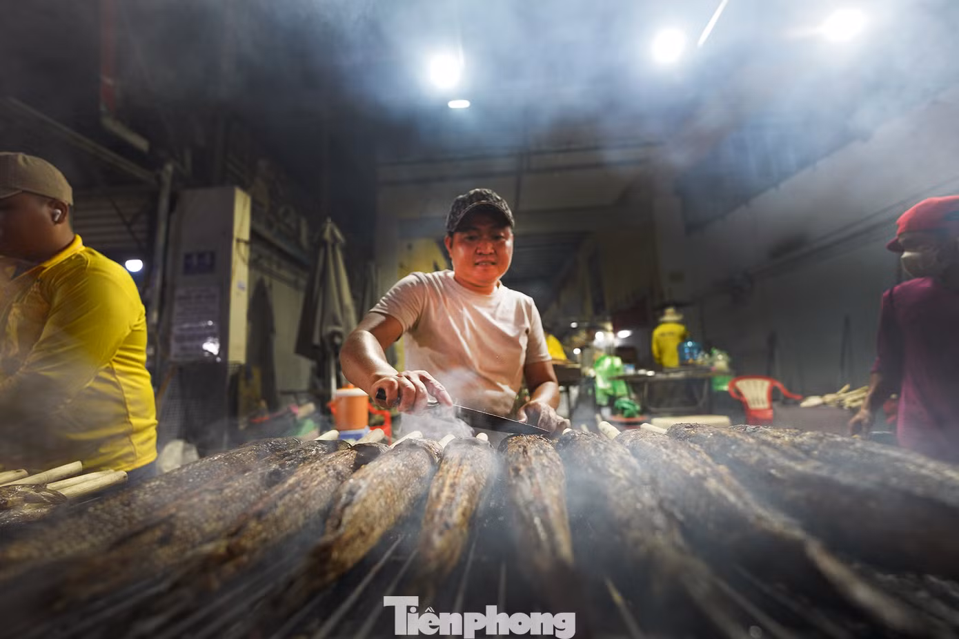 Theo người quản lý cơ sở này, để phục vụ cho ngày vía Thần tài, quán đã chuẩn bị khoảng 1000 con cá lóc làm món nướng mía. Vào dịp ngày vía Thần tài (mùng 10 tháng Giêng âm lịch), các cửa hàng trên đường Tân Kỳ Tân Quý thường chuẩn bị rất nhiều cá lóc nướng mía để phục vụ cho nhu cầu của người dân, đặc biệt là những người làm ăn, buôn bán, với mong muốn cầu tài lộc, may mắn trong năm mới. Món cá lóc nướng mía ở đây có cách chế biến đặc biệt, cá lóc tươi ngon được nướng cùng với mía, tạo ra hương vị ngọt thanh, đậm đà, mang lại cảm giác thịnh vượng, may mắn trong năm mới.