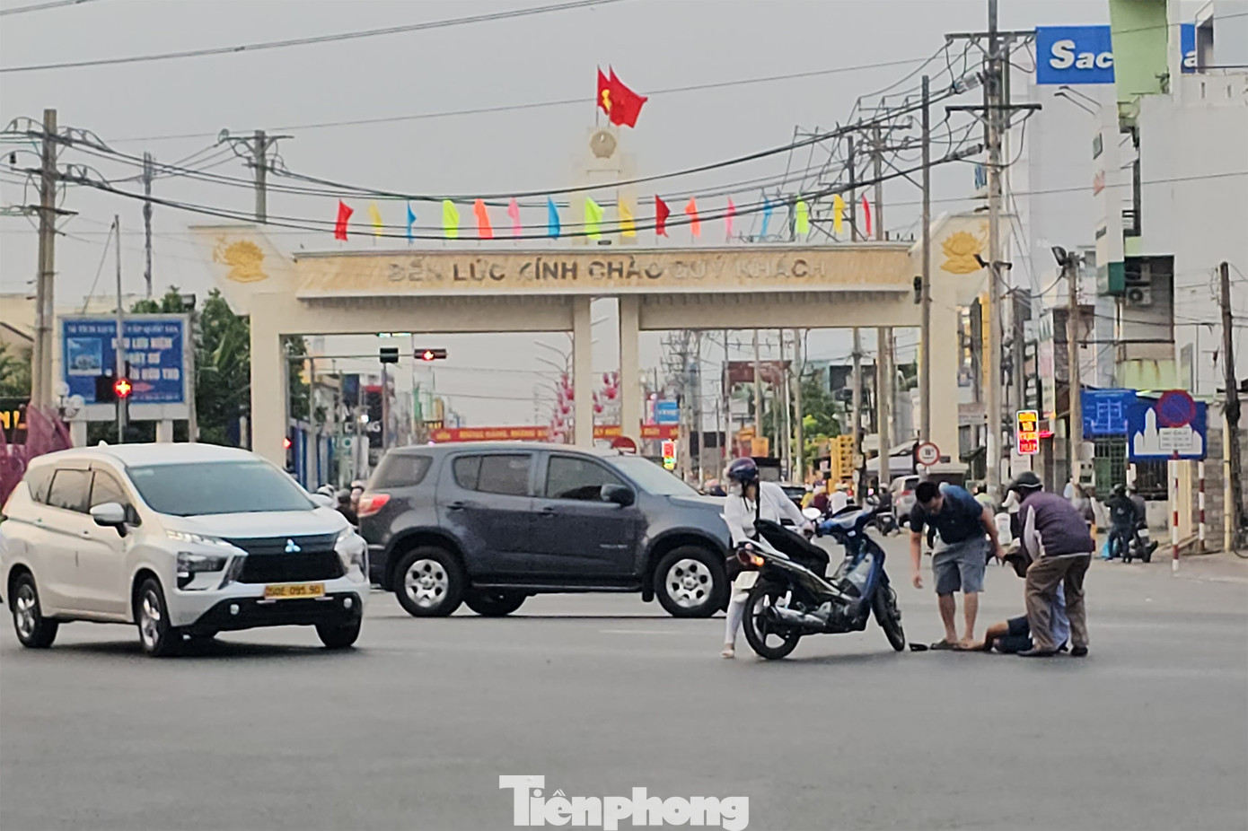 Tại khu vực này, gần đây đã xảy ra một số vụ tai nạn giao thông. Công an tỉnh Long An đã có báo cáo về tình hình trật tự ATGT tại ngã tư Long Kim. Qua đó, xác định đây là &quot;điểm đen&quot; về tai nạn giao thông.