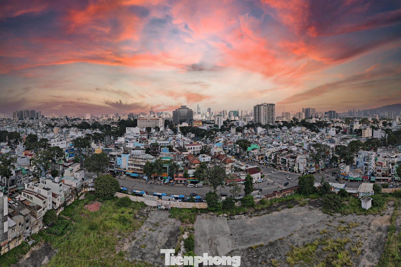 Tuy nhiên, tại báo cáo tài chính hợp nhất giai đoạn 1/1/2017-30/6/2017 cho thấy, Tổng Cty Thuốc lá Việt Nam đã bán 20% phần vốn góp tại dự án 152 Trần Phú, Quận 5 trong pháp nhân Công ty TNHH Vina Alliance (được Tổng Công ty Thuốc lá Việt Nam và các đối tác lập ra để làm chủ đầu tư dự án 152 Trần Phú) với giá chỉ 270,19 tỷ đồng.