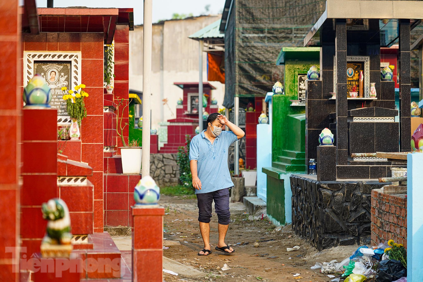 Tục tảo mộ cuối năm là phong tục phổ biến của người Việt, đồng thời là hoạt động mang tính dòng tộc rõ nét. Tục tảo mộ cuối năm là phong tục phổ biến của người Việt, đồng thời là hoạt động mang tính dòng tộc rõ nét.