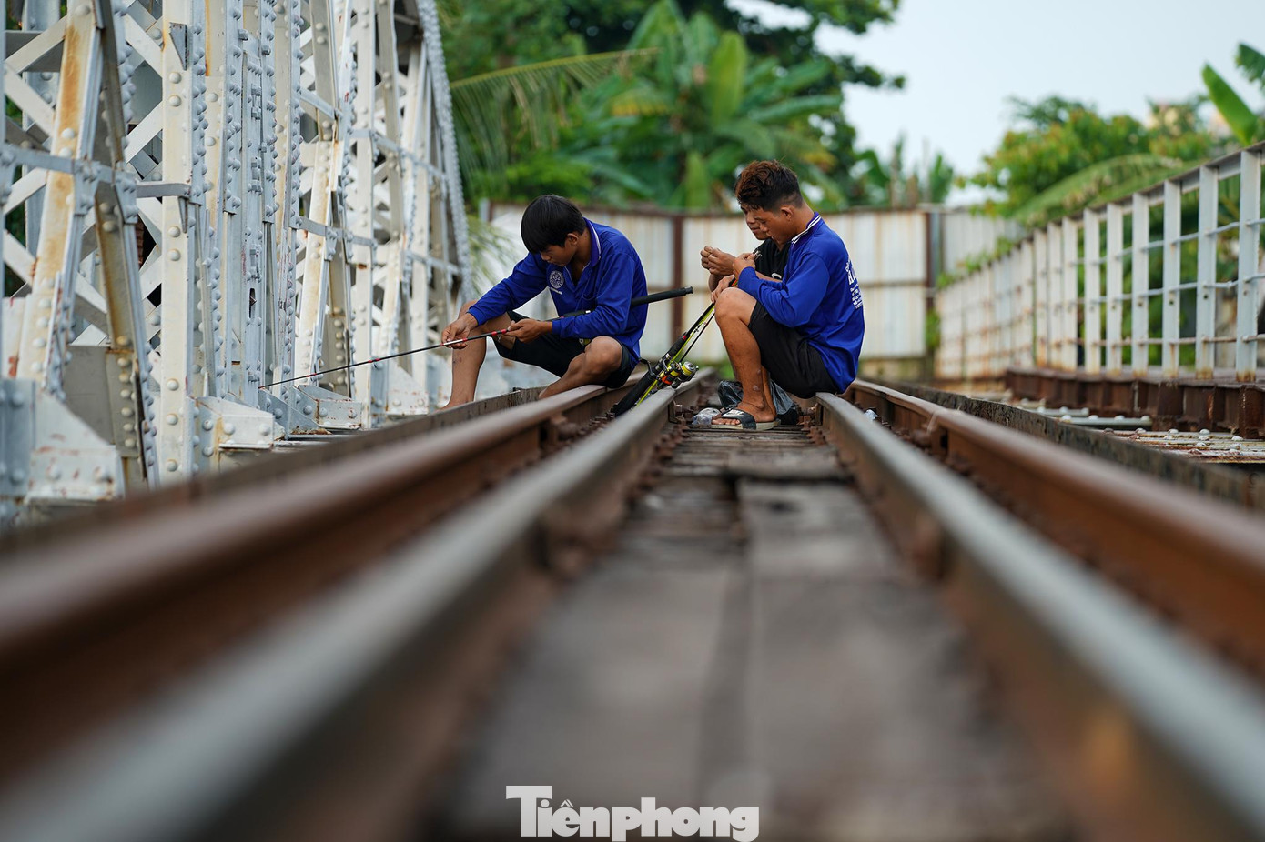 Ngày thường, người dân thường lên đây để ngắm cảnh, câu cá...
