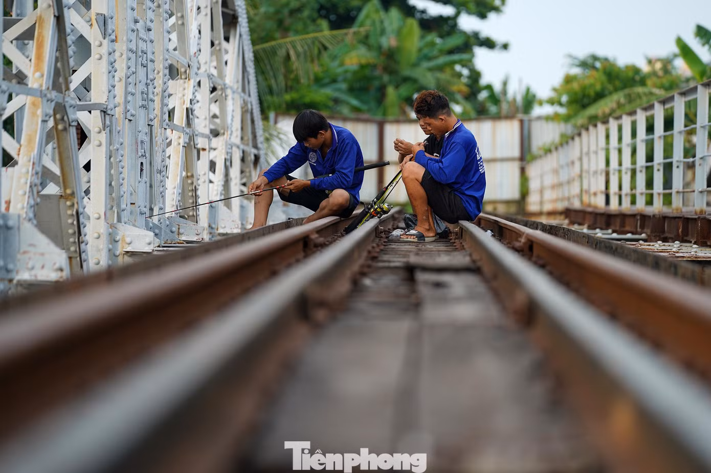 Ngày thường, người dân thường lên đây để ngắm cảnh, câu cá...