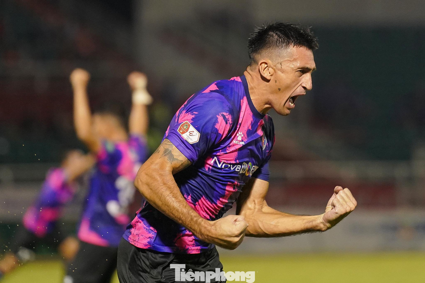 Những phút tiếp theo, Sài Gòn FC liên tục tấn công và tạo nên nhiều cơ hội nguy hiểm nhưng đều không tận dụng được. Phải đến phút 45, Đỗ Merlo mới đoái công chuộc tội khi lên tham gia tấn công và đánh đầu cận thành ghi bàn giúp Sài Gòn FC nâng tỉ số lên 2-1.