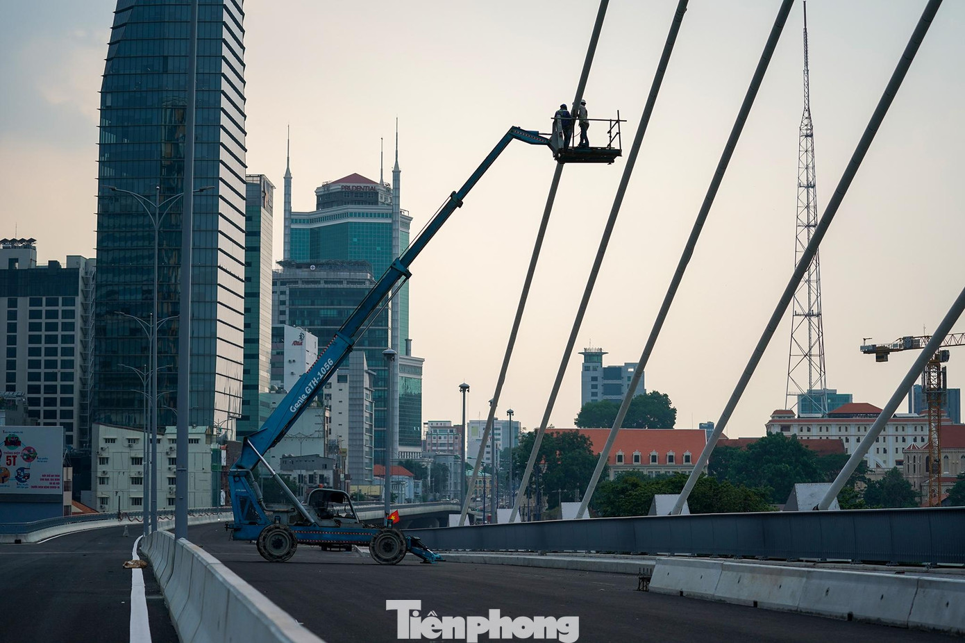 Đến hiện tại, theo quan sát, công trình đã hoàn thành các gói thầu xây lắp, thảm nhựa mặt cầu đối với hai nhánh rẽ N1, thi công điện chiếu sáng, cây xanh cảnh quan, tổ chức giao thông...