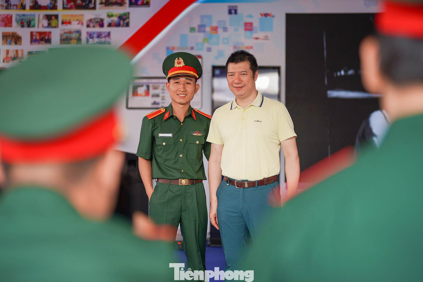 Khu vực báo chí quân đội tại Hội báo.