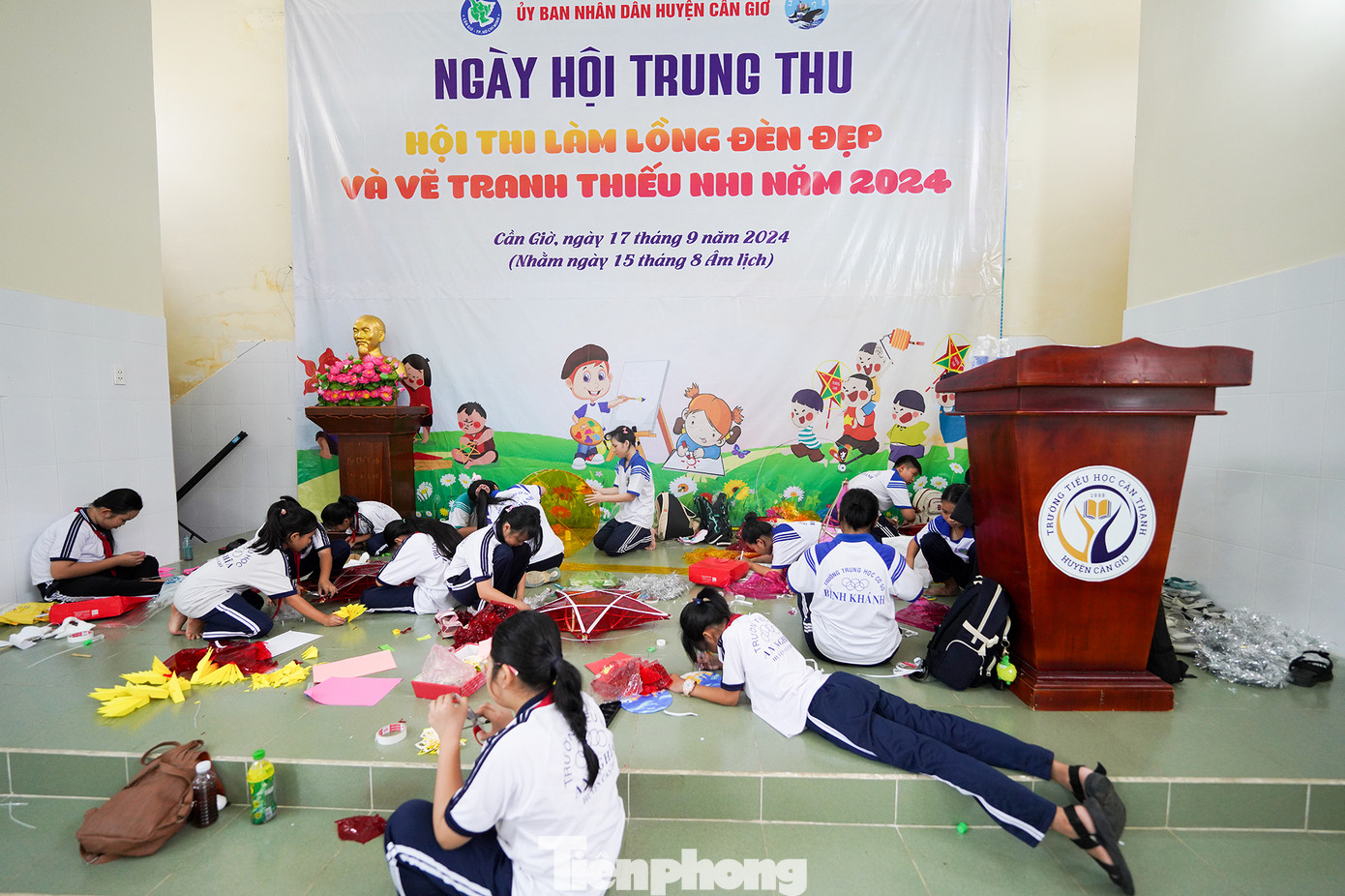 Những chiếc lồng đèn sẽ được trang trí tùy theo sự sáng tạo, mang tính thẩm mỹ và lan tỏa các thông điệp về tình yêu quê hương, đất nước …