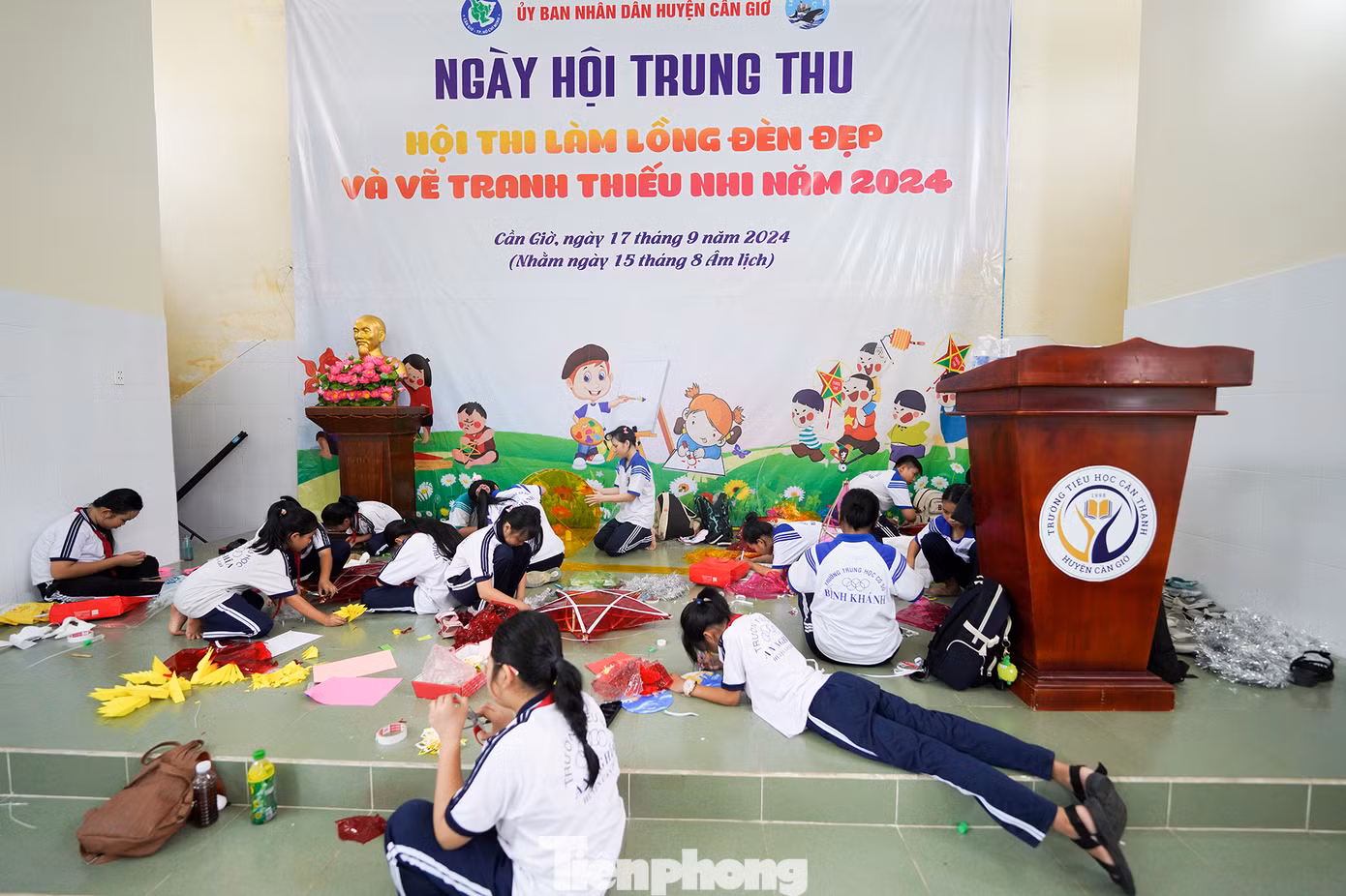 Những chiếc lồng đèn sẽ được trang trí tùy theo sự sáng tạo, mang tính thẩm mỹ và lan tỏa các thông điệp về tình yêu quê hương, đất nước …