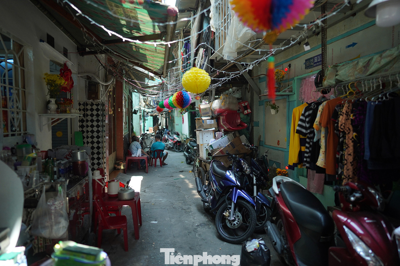 Theo đó, Phó Chủ tịch UBND TPHCM giao Sở Kế hoạch Đầu tư, Sở Tư pháp, Sở Nội vụ và UBND quận 1 khẩn trương thực hiện các nội dung Kết luận của Ban cán sự Đảng UBND TPHCM về thu hồi, chấm dứt chủ trương đầu tư, đề xuất phương án đầu tư dự án Khu tứ giác Nguyễn Cư Trinh. Trước đó, ngày 20/2, Ban cán sự Đảng UBND TPHCM đã họp nghe báo cáo về thu hồi, chấm dứt chủ trương đầu tư, đề xuất phương án đầu tư dự án khu tứ giác Nguyễn Cư Trinh - khu tứ giác Mả Lạng, phường Nguyễn Cư Trinh, quận 1.