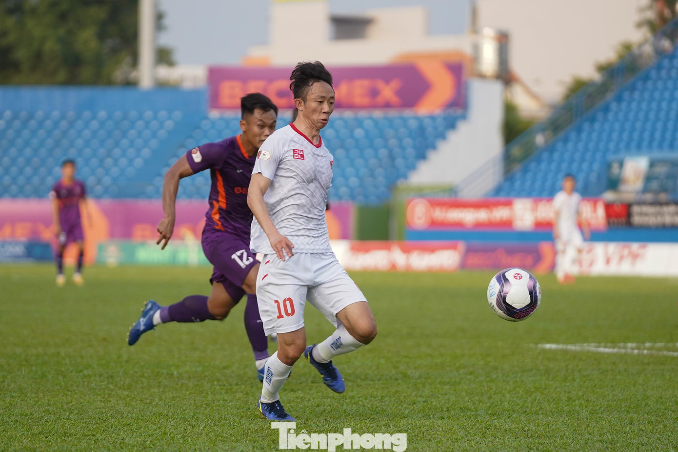 Rõ ràng, đội bóng đất Cảng đang dần lột xác dưới sự dẫn dắt của HLV Chu Đình Nghiêm.