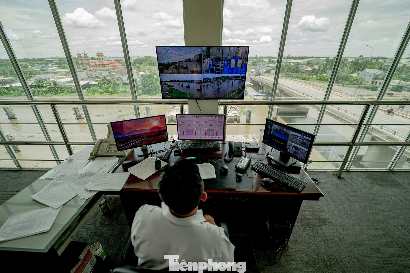 Trung bình mỗi tháng có khoảng 1.100 phương tiện qua âu tàu, trong đó có các phương tiện tải trọng trên 1.000 tấn. Tính từ năm 2016 đến nay, âu tàu Rạch Chanh đã phục vụ cho khoảng hơn 93.000 lượt phương tiện.