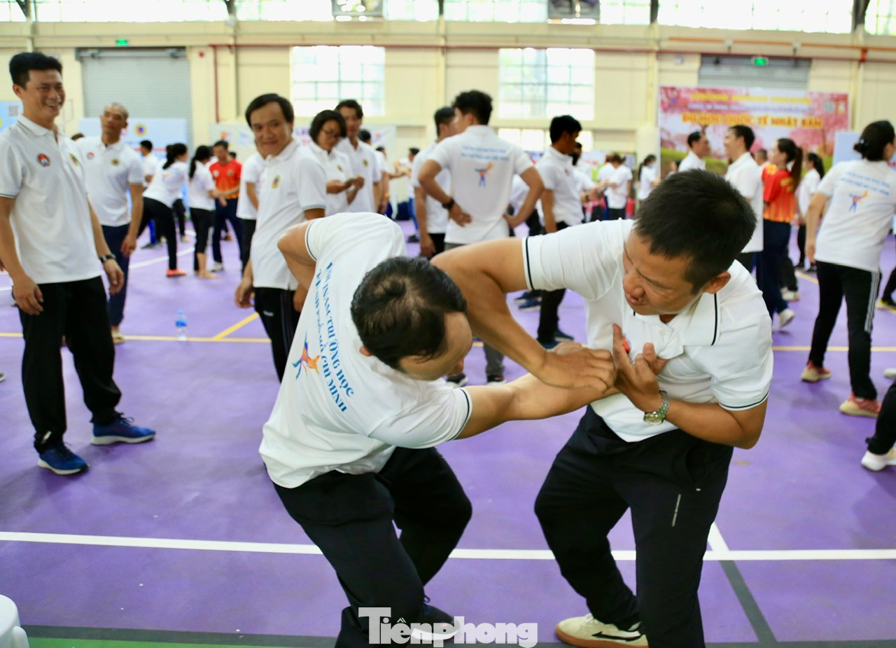 Những năm qua, các hoạt động thể thao trong học đường ngày càng được quan tâm. Việc đưa võ thuật vào trường học là chủ trương của Bộ GD&amp;ĐT nhằm nâng tầm thể chất Việt. Theo đó, Vovinam - môn võ Việt đã có những dấu ấn tích cực trong phong trào thể thao học đường tại TPHCM.