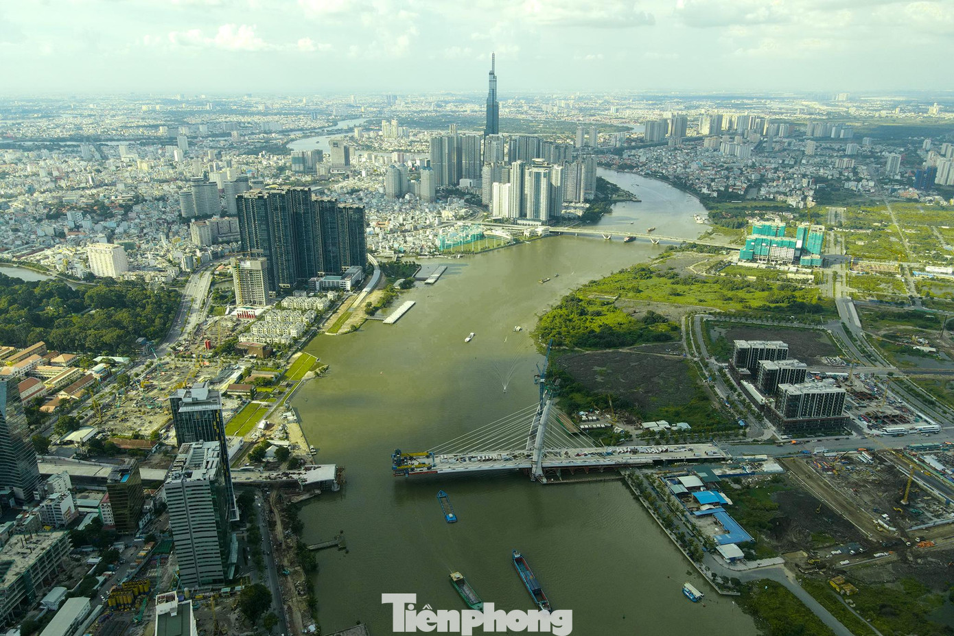 Động thổ vào năm 2015, công trình cầu Thủ Thiêm 2 có vốn đầu tư 3.082 tỷ đồng, thực hiện theo hình thức BT (xây dựng - chuyển giao), Công ty cổ phần Đầu tư địa ốc Đại Quang Minh là nhà đầu tư.