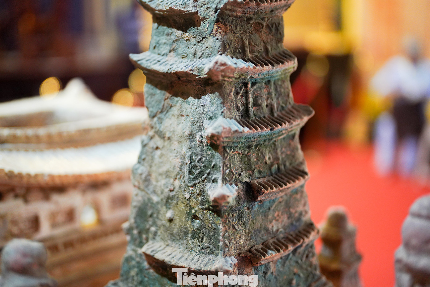 Một số chi tiết bị mất đi của tháp.