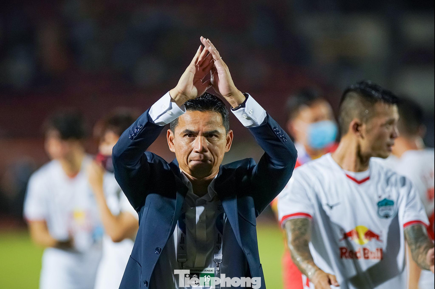 Theo HLV HAGL, lãnh đạo đội bóng mong muốn nâng tầm cầu thủ Việt qua các giải đấu quốc tế chất lượng cao như AFC Champion League. Theo HLV HAGL, lãnh đạo đội bóng mong muốn nâng tầm cầu thủ Việt qua các giải đấu quốc tế chất lượng cao như AFC Champion League.