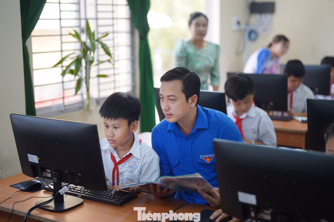 Lễ khánh thành Phòng tin học cho em.