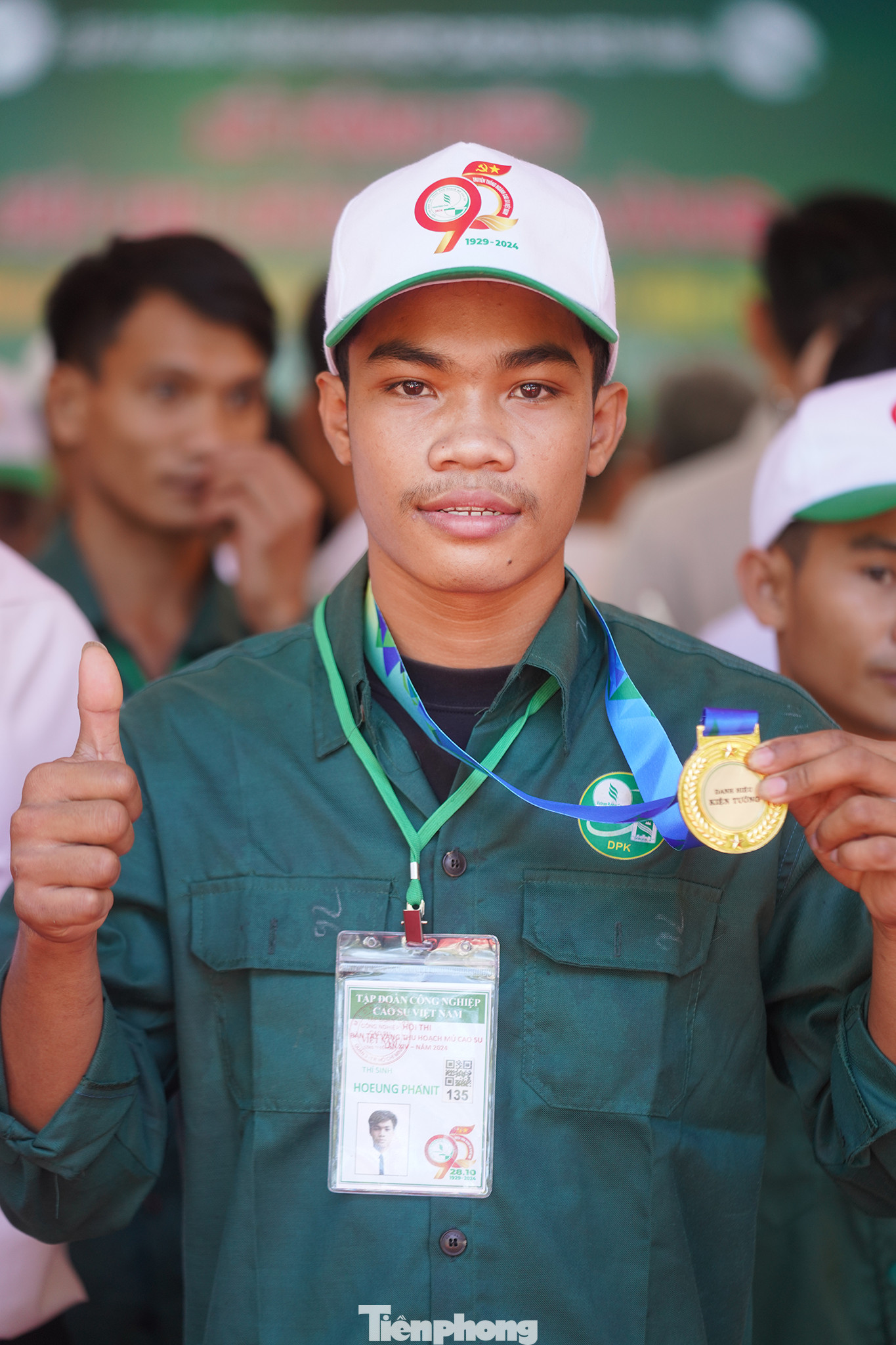 Hoeung Phanit (SN 2004), là nam công nhân nhỏ tuổi nhất thuộc công ty CP Cao su Đông Phú- Kratie đoạt giải Bàn tay vàng.